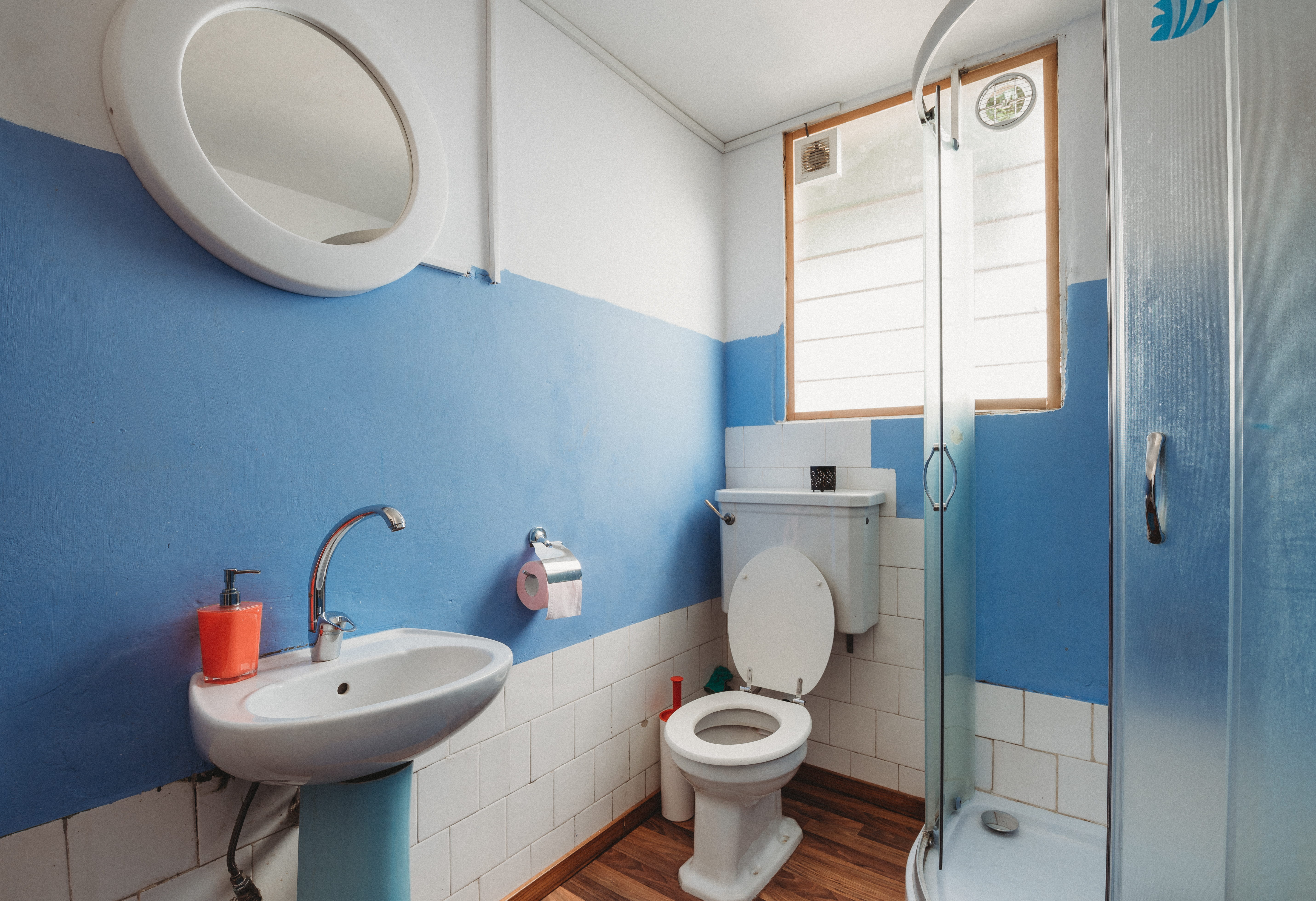 blue, 5K, framed, convenience, domestic room, public building, toilet paper, toilet bowl, home, household equipment, oval, indoors, no people, domestic bathroom, HD Wallpaper