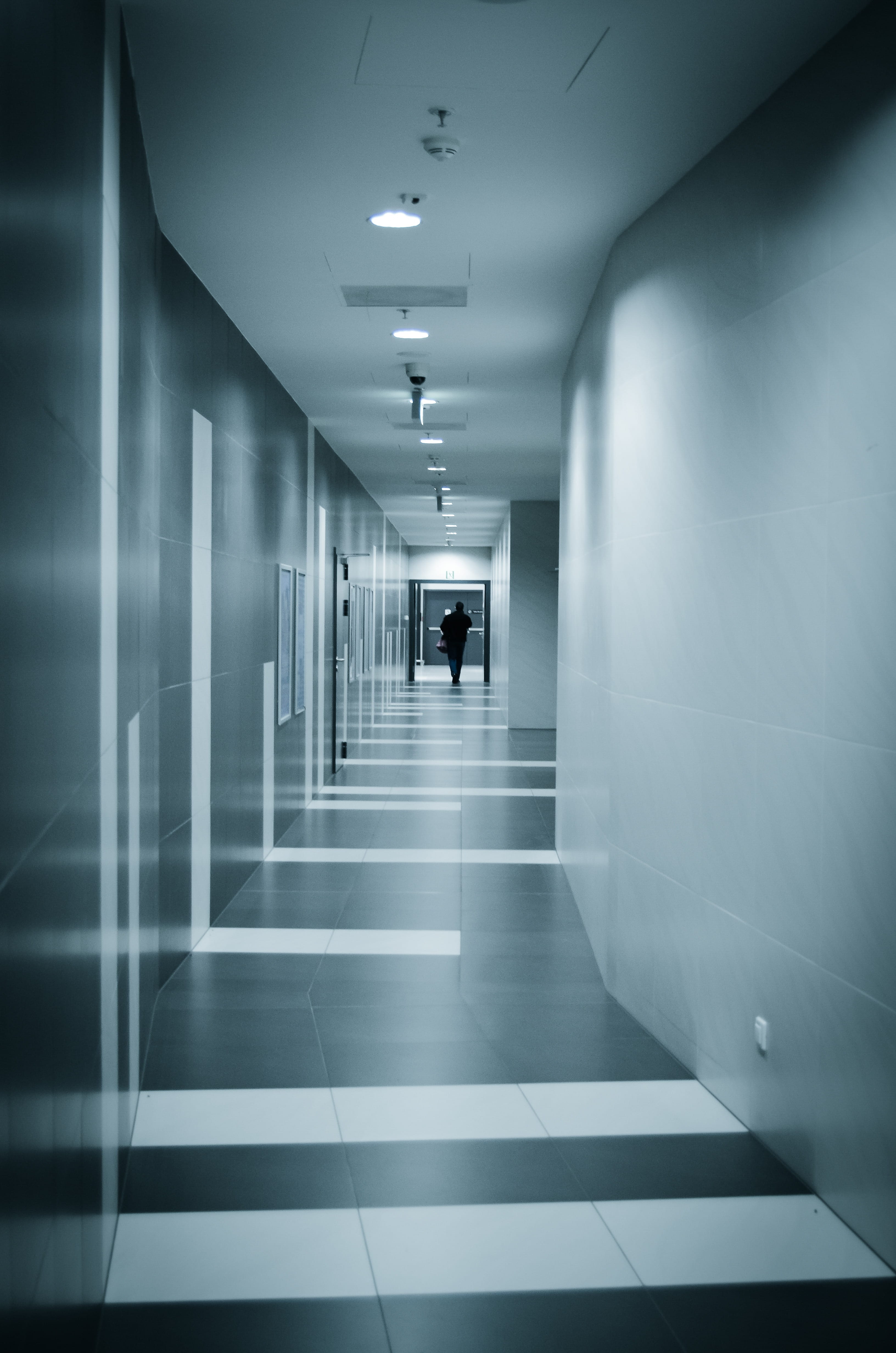 light, architecture, business, pathway, one man only, full length, building, people, tile, real people, arcade, corridor, modern, built structure, photo, Phone HD Wallpaper