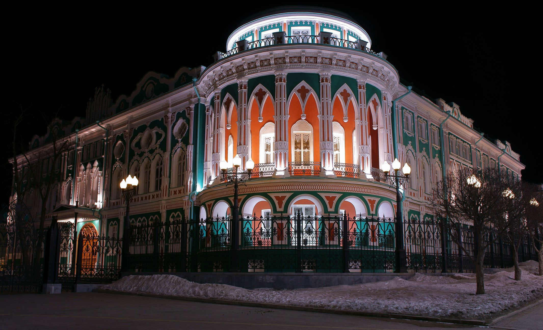 style, snow, winter, 1080P, Ekaterinburg, Gothic, classicism, attraction, Windows, Sevastyanovs house, Baroque, architecture, columns, the fence, backlight, HD Wallpaper