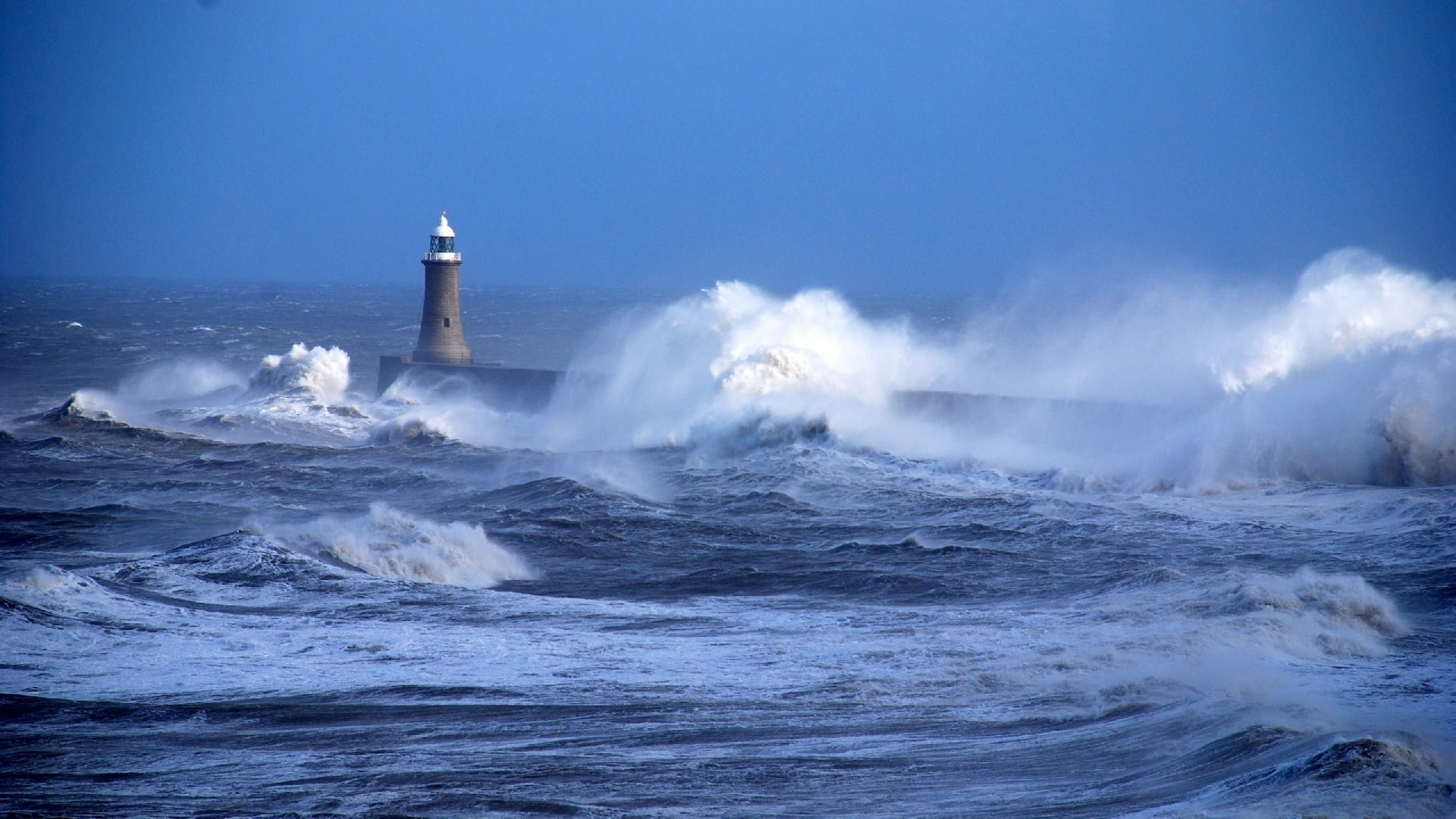 power, tynemouth pier lighthouse, building, king edward bay, guidance, england, splashing, motion, united kingdom, no people, architecture, wave, beauty in nature, HD Wallpaper