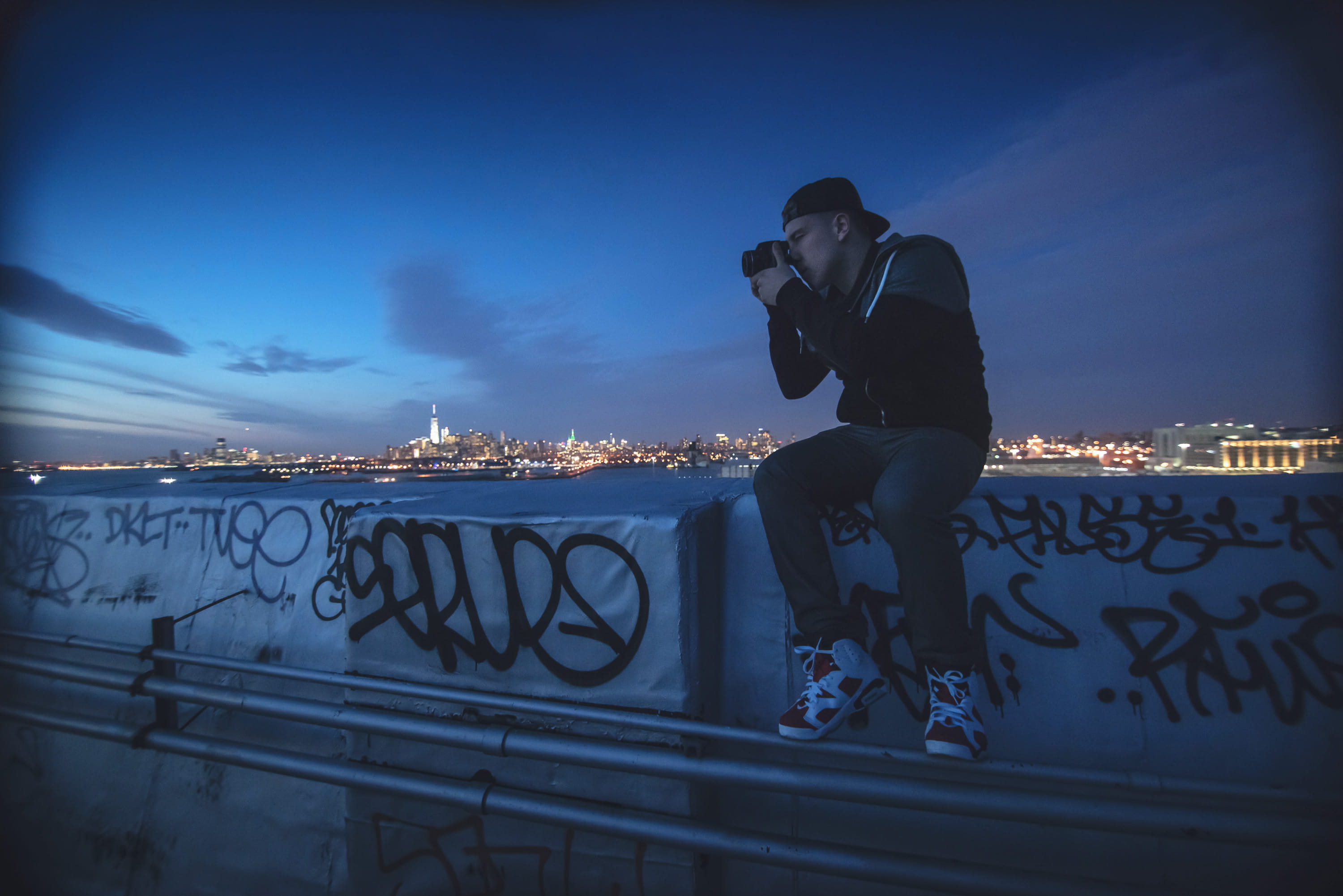 cityscape, one person, building exterior, men, city Life, york, dusk, at night, new, man, text, two People, outdoors, full length, real people, adult, railing, HD Wallpaper