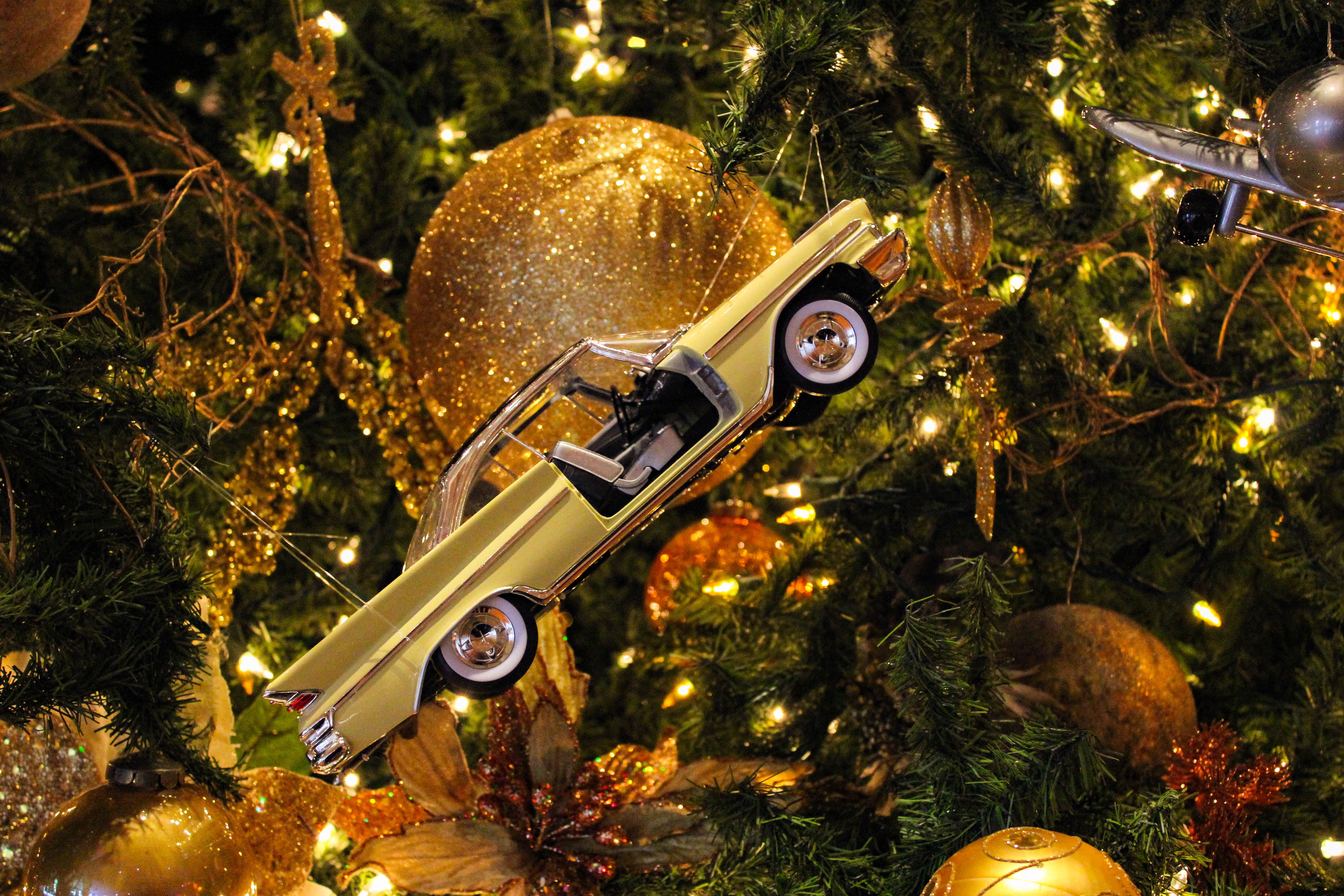 photogrpahy, motor, christmas tree, city, tree, christmas lights, illuminated, technology, electric light, celebration, scale, christmas decoration, car, HD Wallpaper