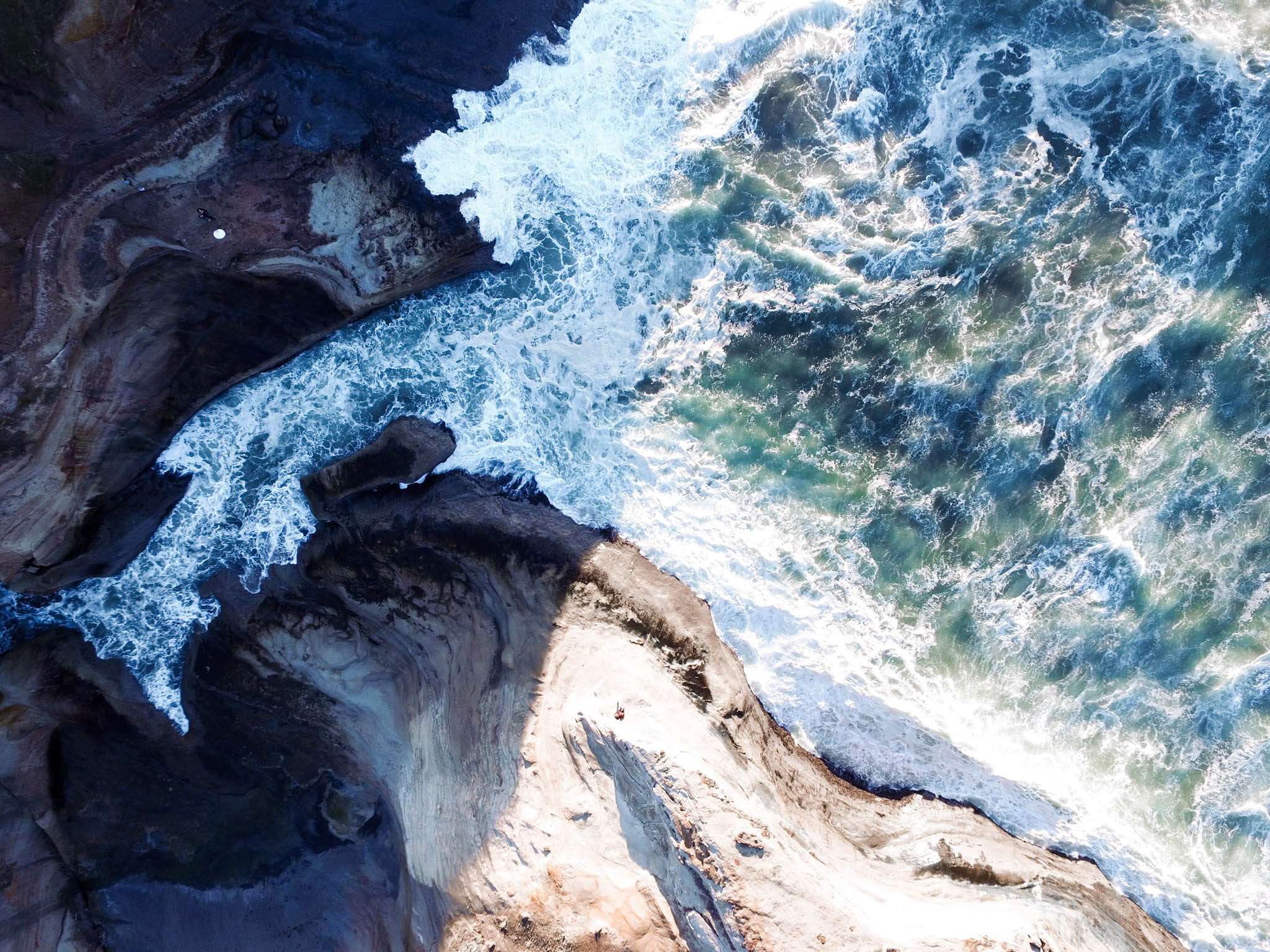 oregon, beauty in nature, coast, power, sport, cape kiwanda, water, ocean, drone, wave, 1080P, motion, no people, cliff, phantom 3, flowing water, pacific northwest, HD Wallpaper