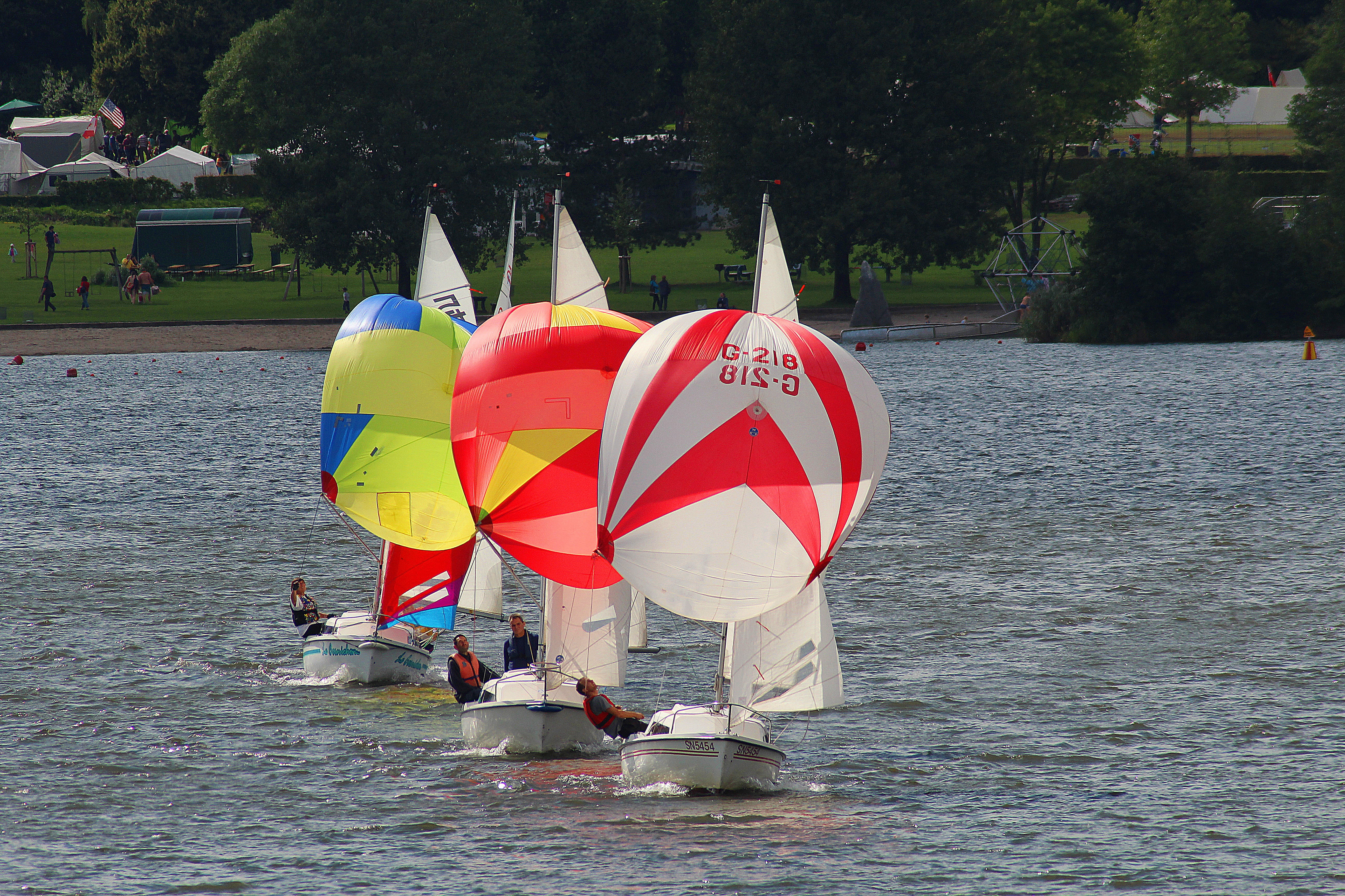 travel, water, spinnaker, red, leisure, pleasure, incidental people, regatta, boats, saarland, men, plant, mode of transportation, waters, colorful, sailing yacht, HD Wallpaper