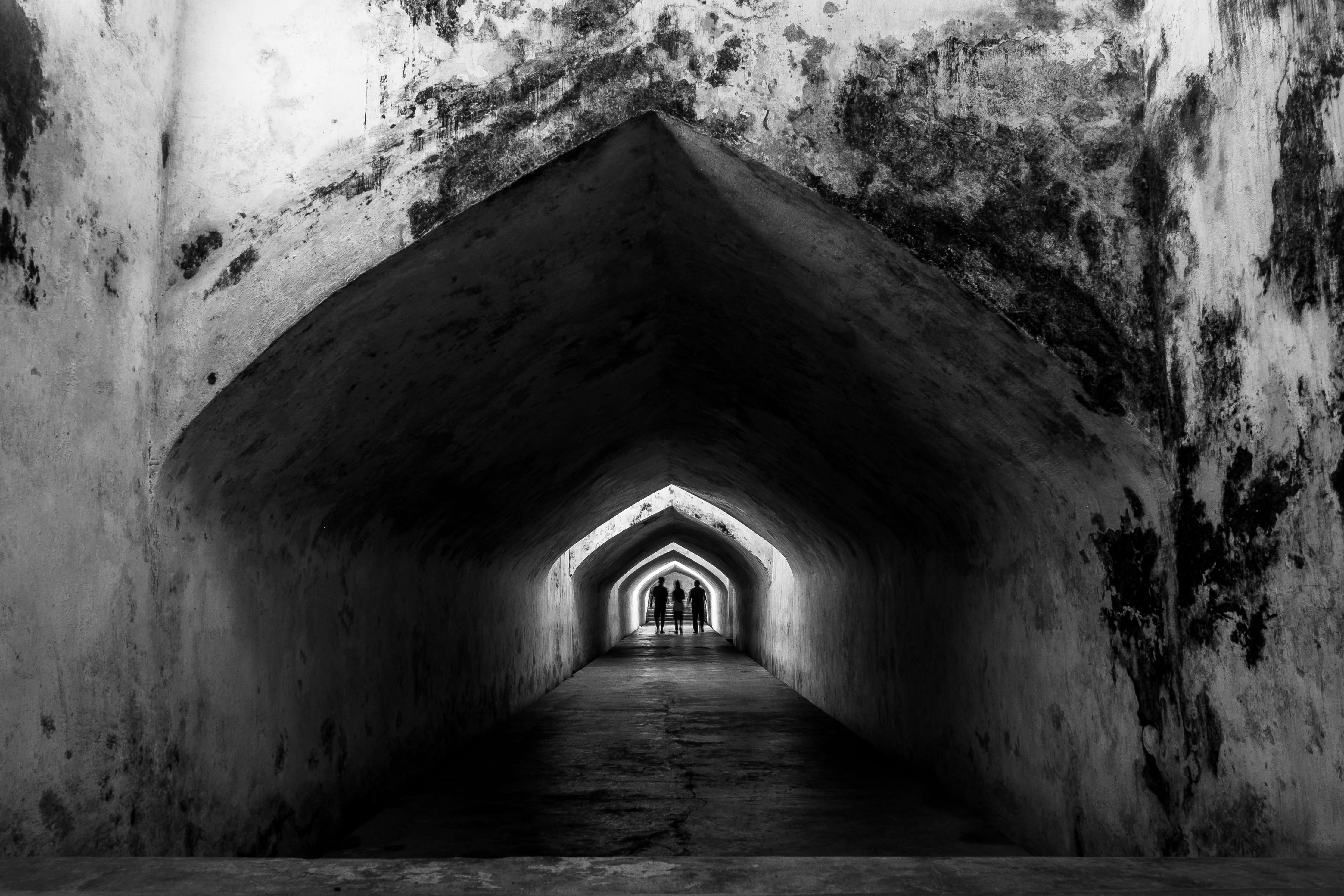 tunnel, 4K, light, light at the end of the tunnel, path, old, taman sari tourist village, blackandwhite, built structure, indoors, vanishing point, no people, HD Wallpaper