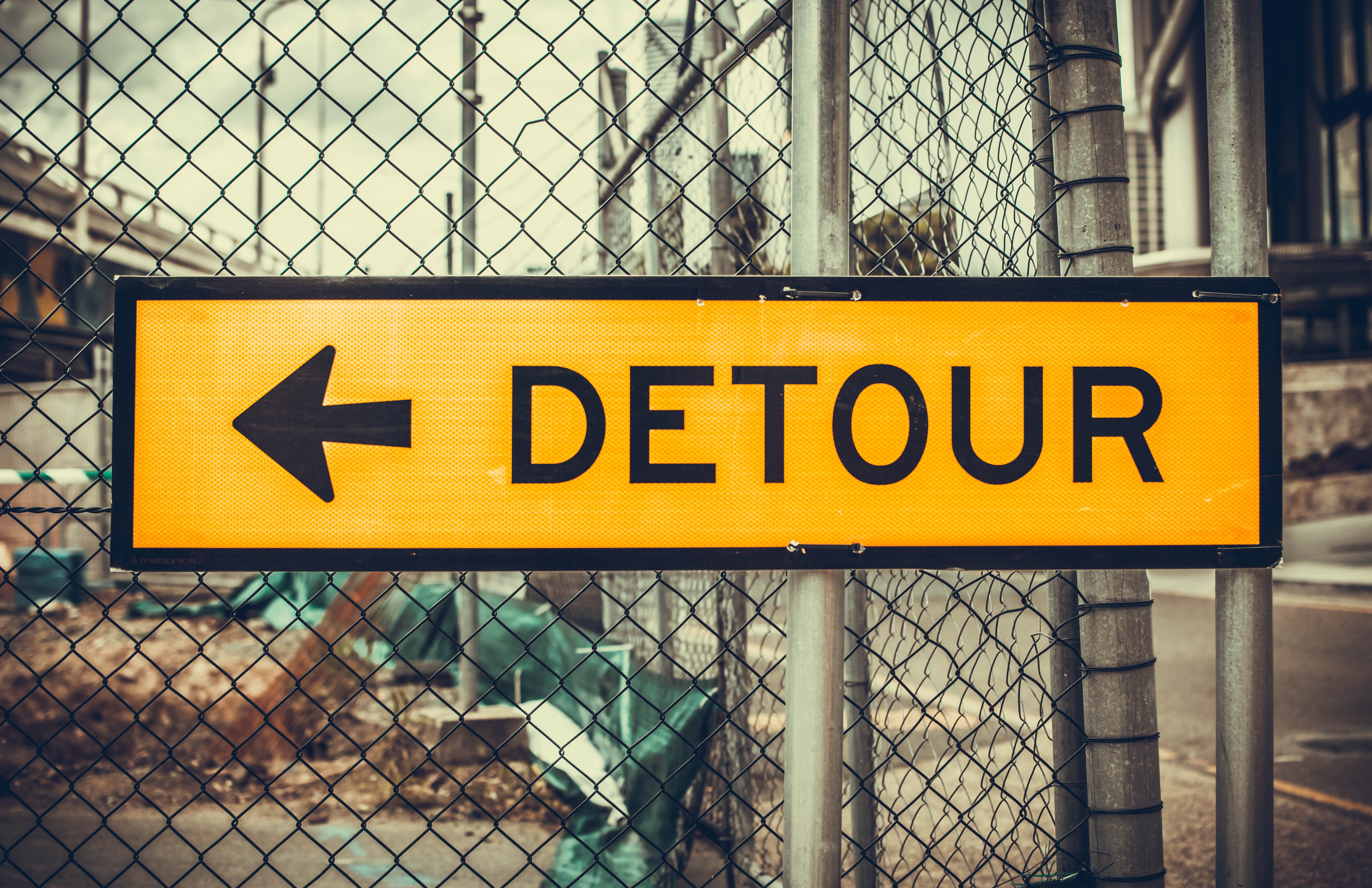 warning sign, outdoors, chainlink fence, boundary, day, message, sign, guidance, 5K, signage, arrow, protection, fence, no people, architecture, detour, HD Wallpaper