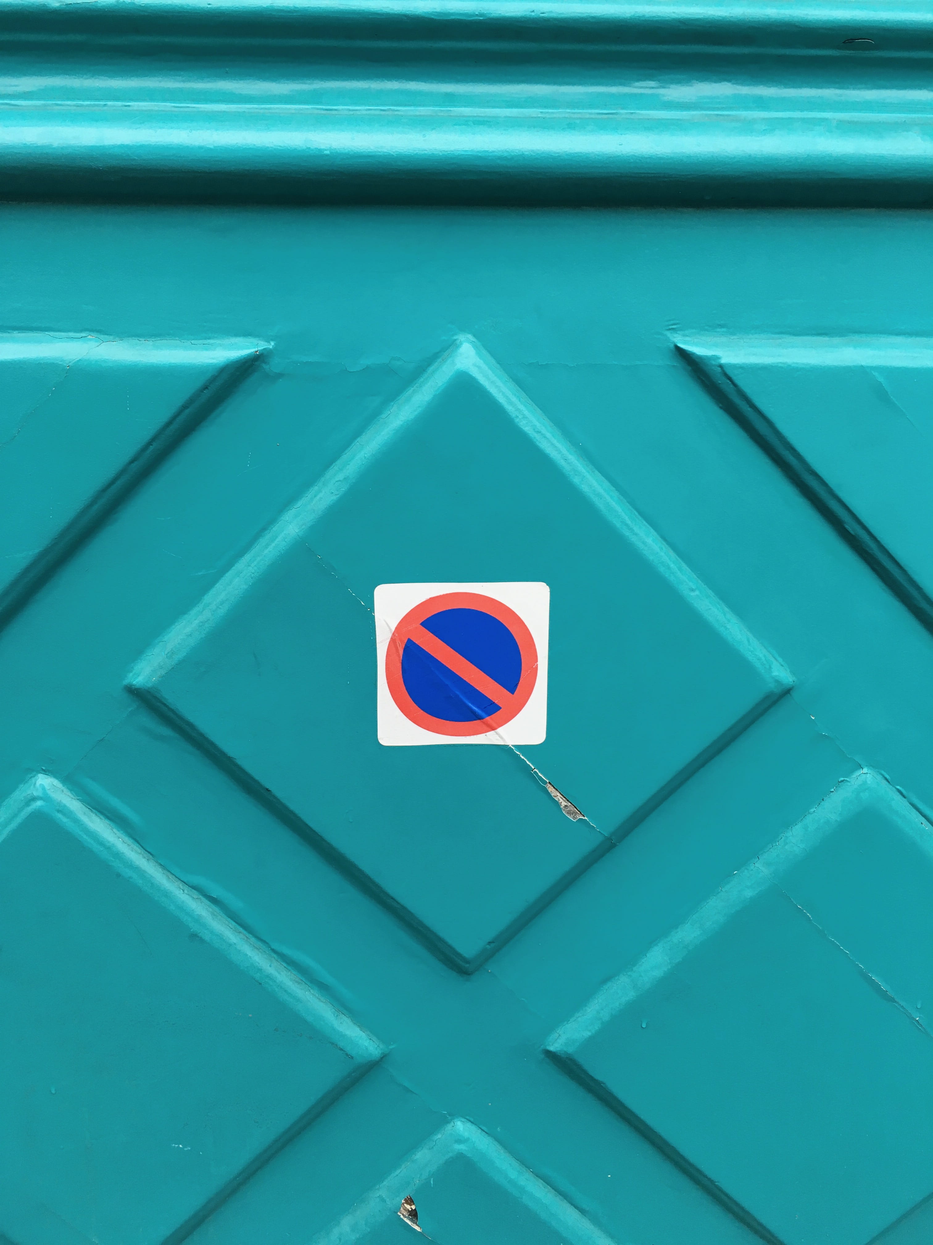 wrong way, shape, blue, 4K, halt, caution, geometric shape, illuminated, warning sign, logo, texture, closeup, metal, outdoors, forbidden, surface, sign, Phone HD Wallpaper