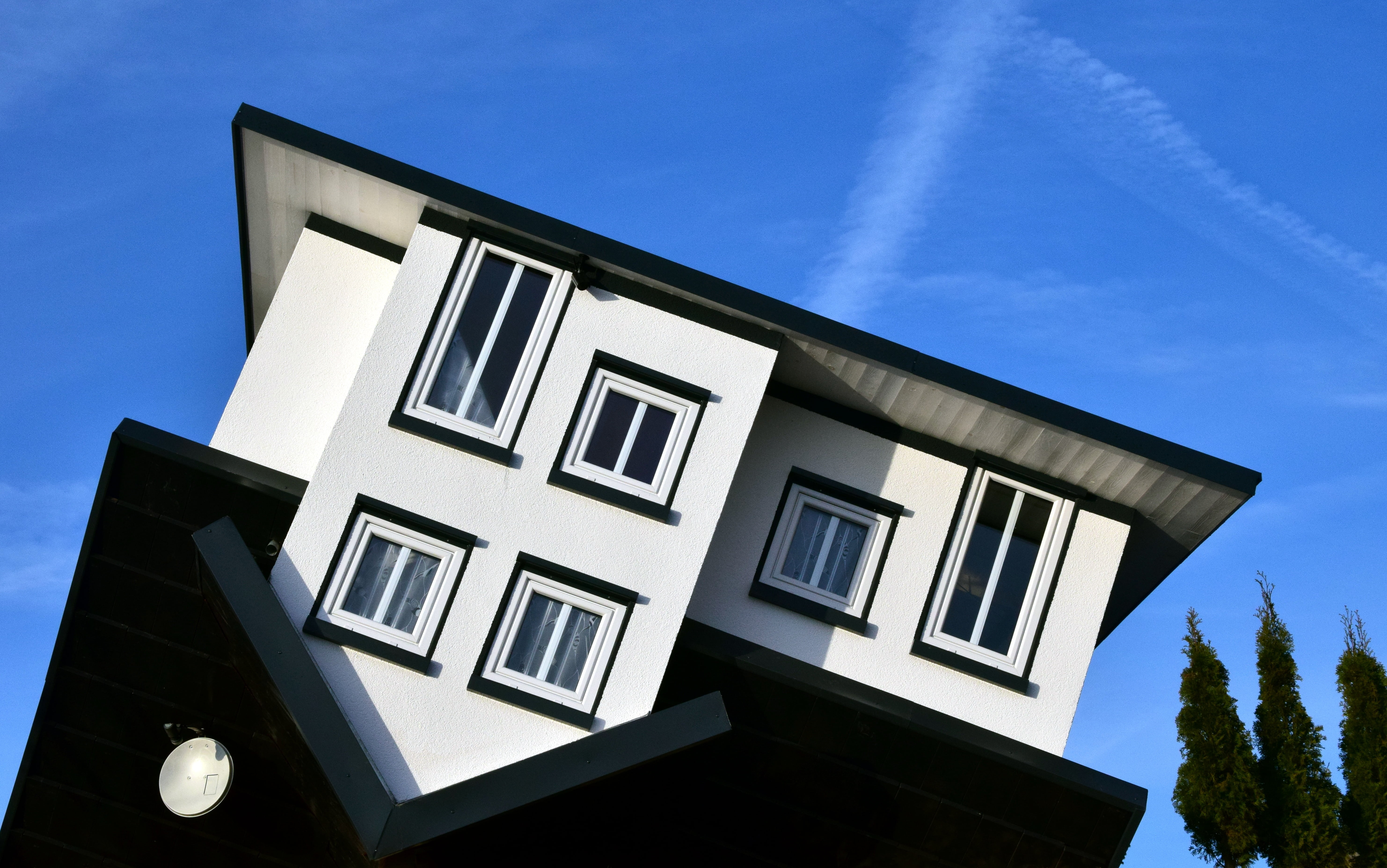 outdoors, residential district, art, wrong, domicile, skuril, accommodation, window, house, curiosity, on the head, standing on your head, topsy-turvy world, HD Wallpaper