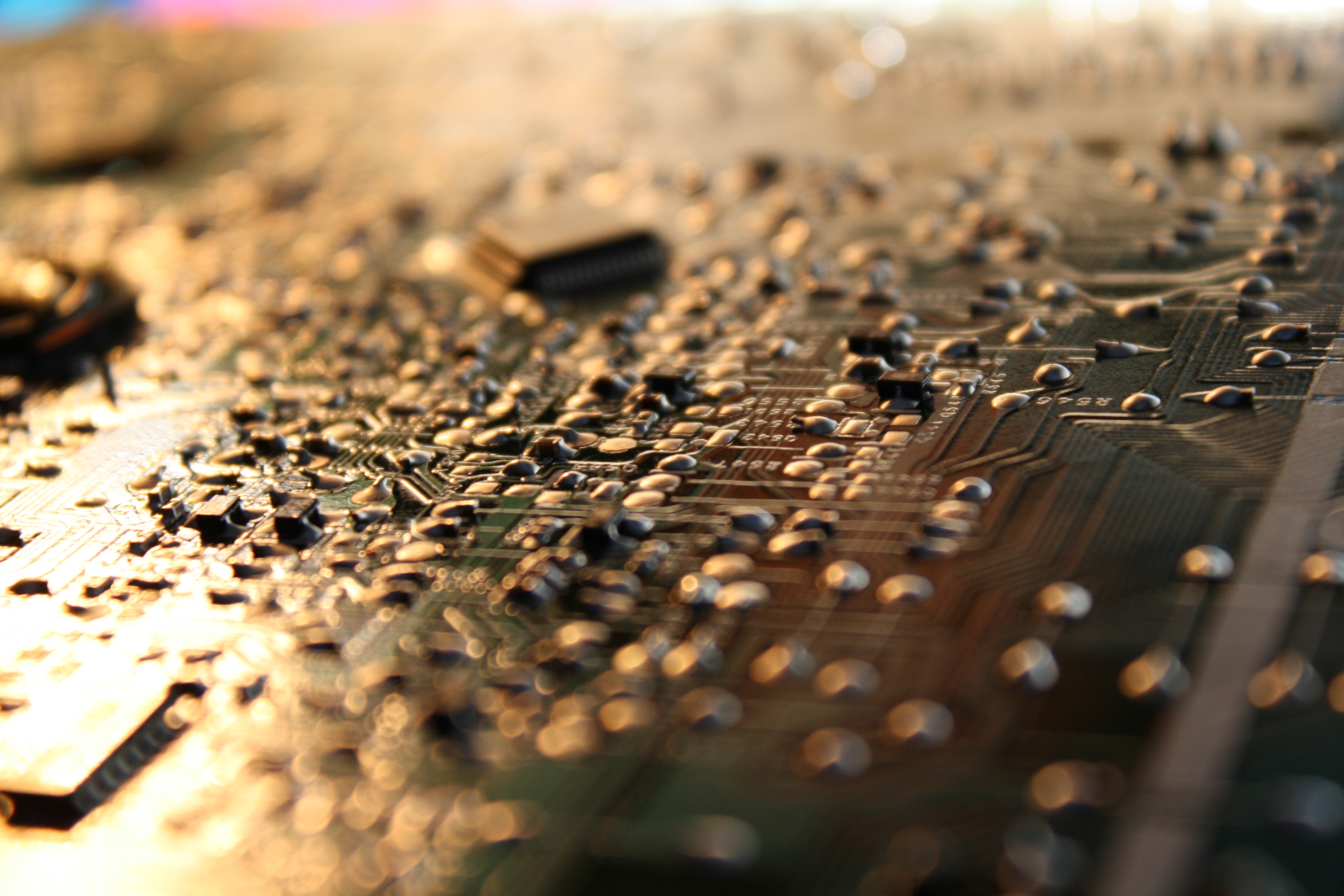 tilt-shift, isärplockad, resistance, open, street, outdoors, selective focus, clutch, sunlight, technical, in a row, closeup, industry, soldering, transportation, HD Wallpaper