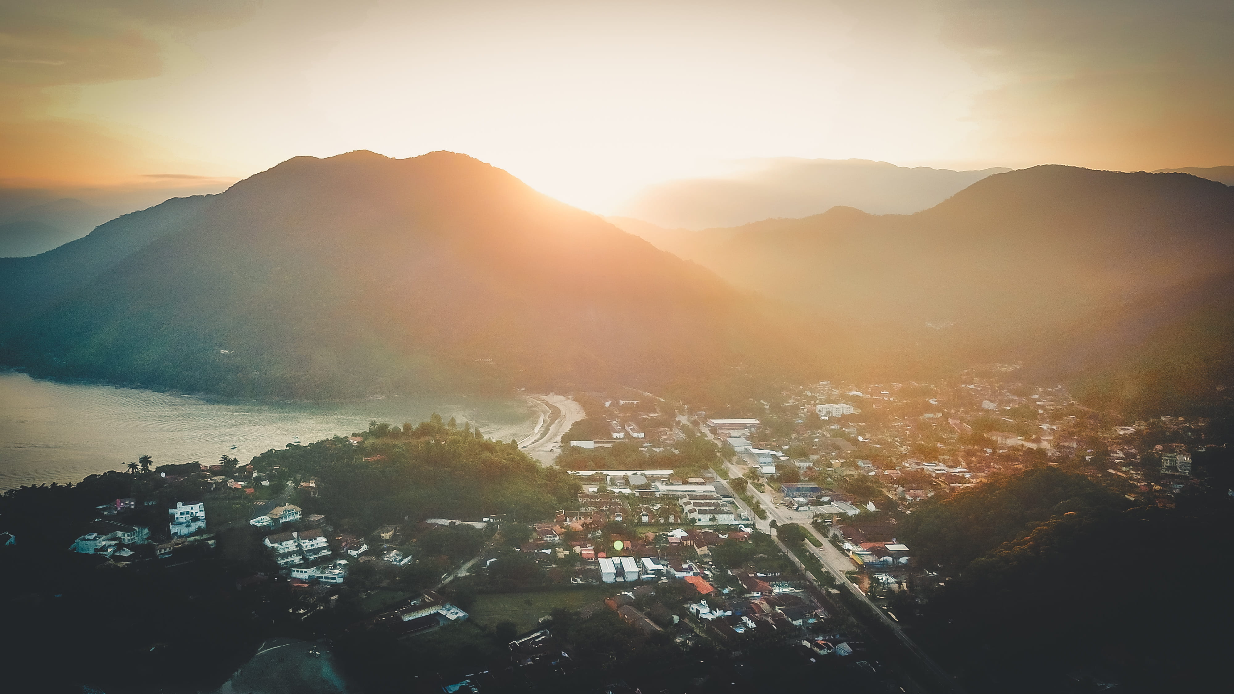 smoke, fog, sky, city life, environment, panoramic, 4K, architecture, flare, built structure, aerial view, high angle view, lens flare, sunlight, sun, HD Wallpaper