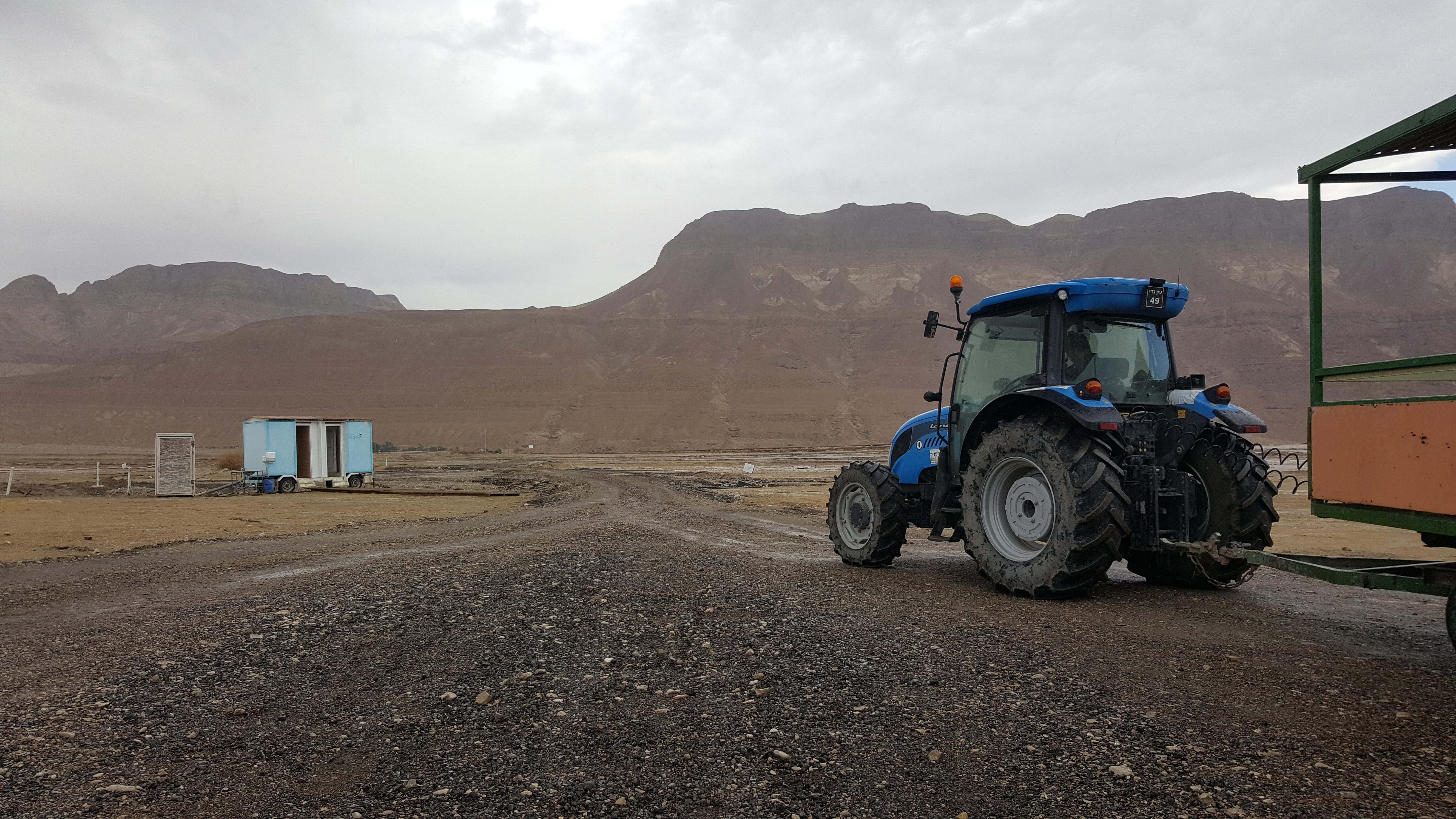 mode of transportation, dirt, field, earrings, road, travel, 5K, nature, mountain range, occupation, transportation, cloud - sky, motion, hilly, on the move, HD Wallpaper
