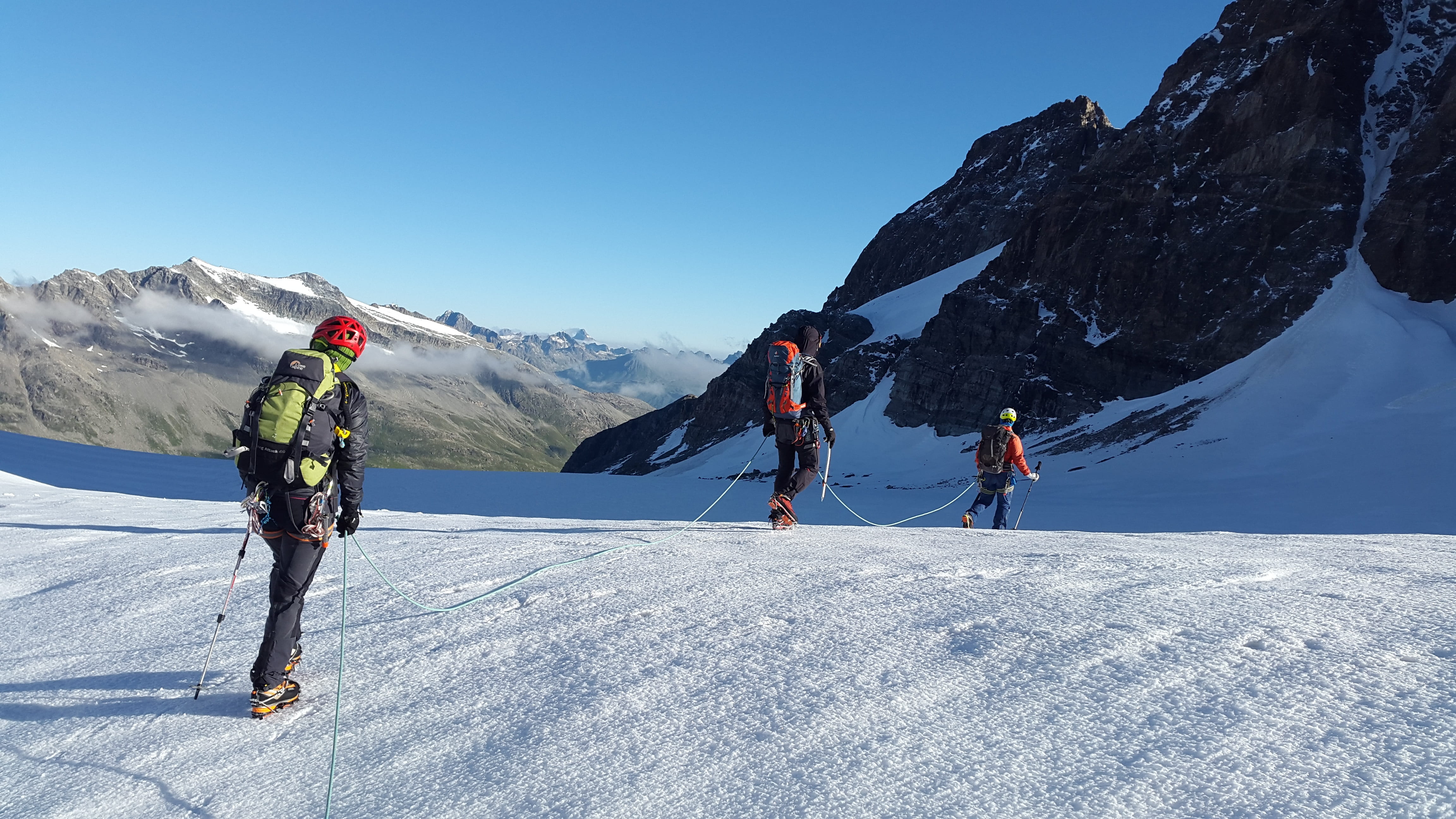 skiing, bergsport, ski holiday, daytime, high-altitude mountain tour, glacier, alpinism, scenics - nature, leisure activity, group of people, snowcapped mountain, HD Wallpaper