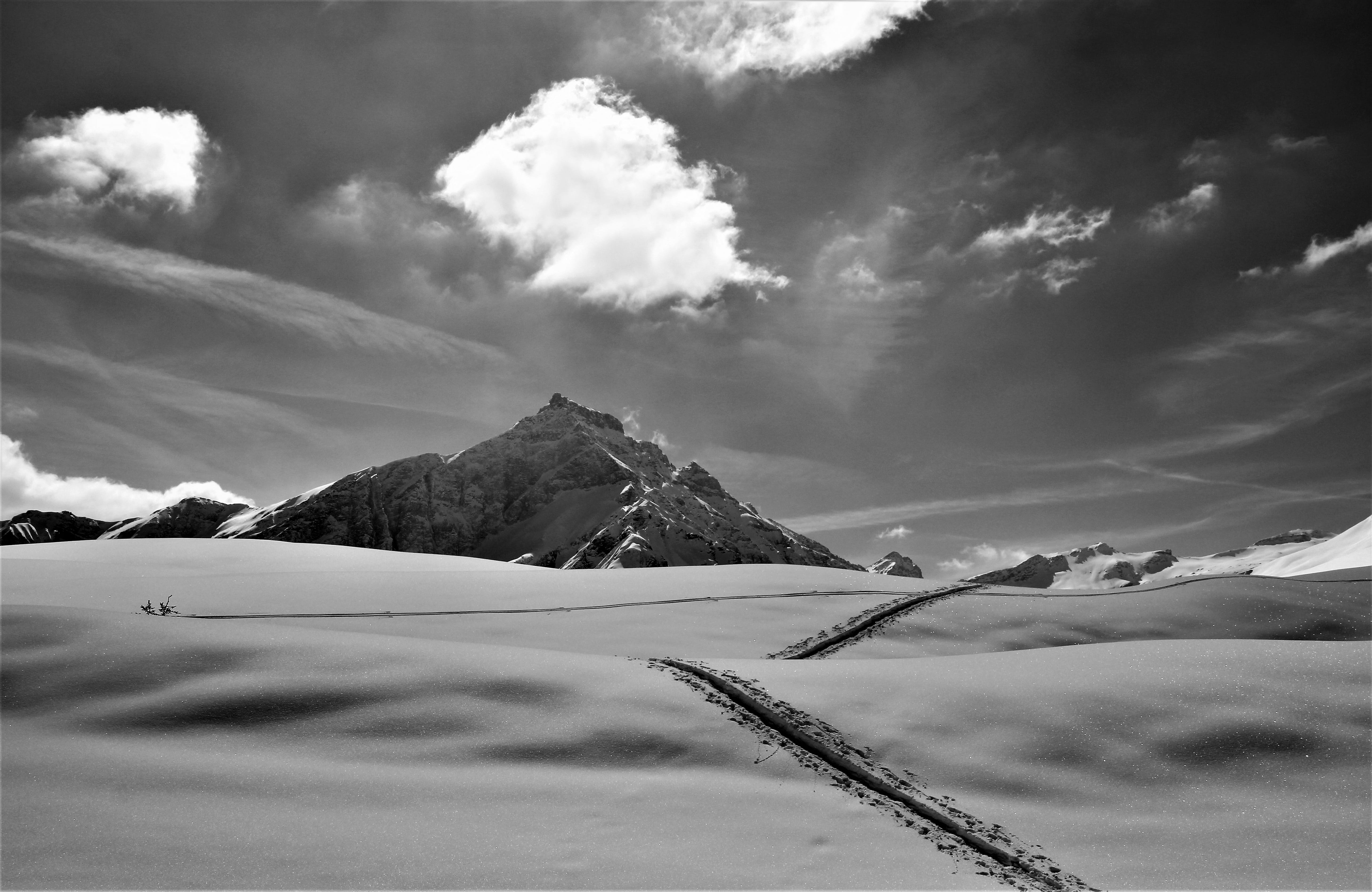 snow, beauty in nature, panorama, black and white photography, mountain, mountain range, touring skis, cloud - sky, geology, outdoors, scenic, nature, cold temperature, HD Wallpaper