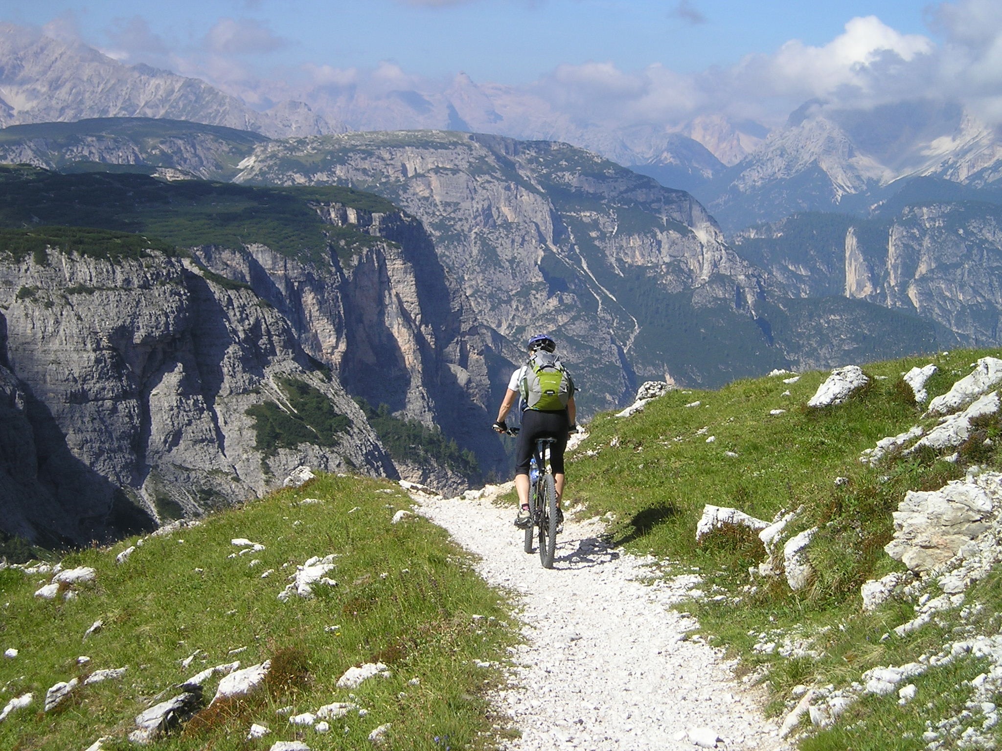 italy, beauty in nature, south tyrol, outdoors, dolomites, bike, mountain range, people, away, sporty, alpine, walking, men, full length, bicycle, formation, HD Wallpaper
