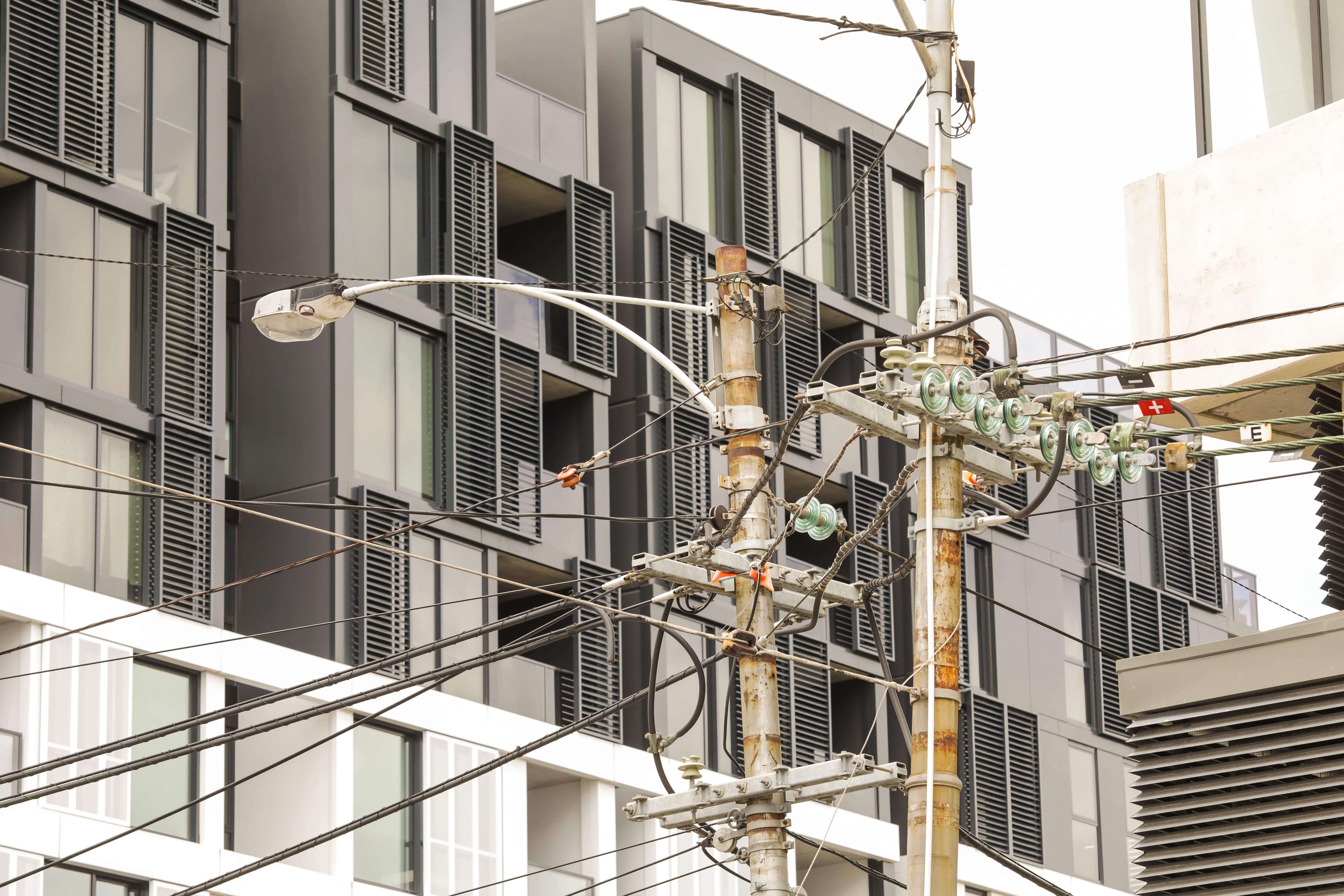 city, sunlight, high rise, outdoors, day, neighborhood, residential district, poles, utility, urban, melbourne, town, cable, 5K, housing, handrail, powerlines, HD Wallpaper