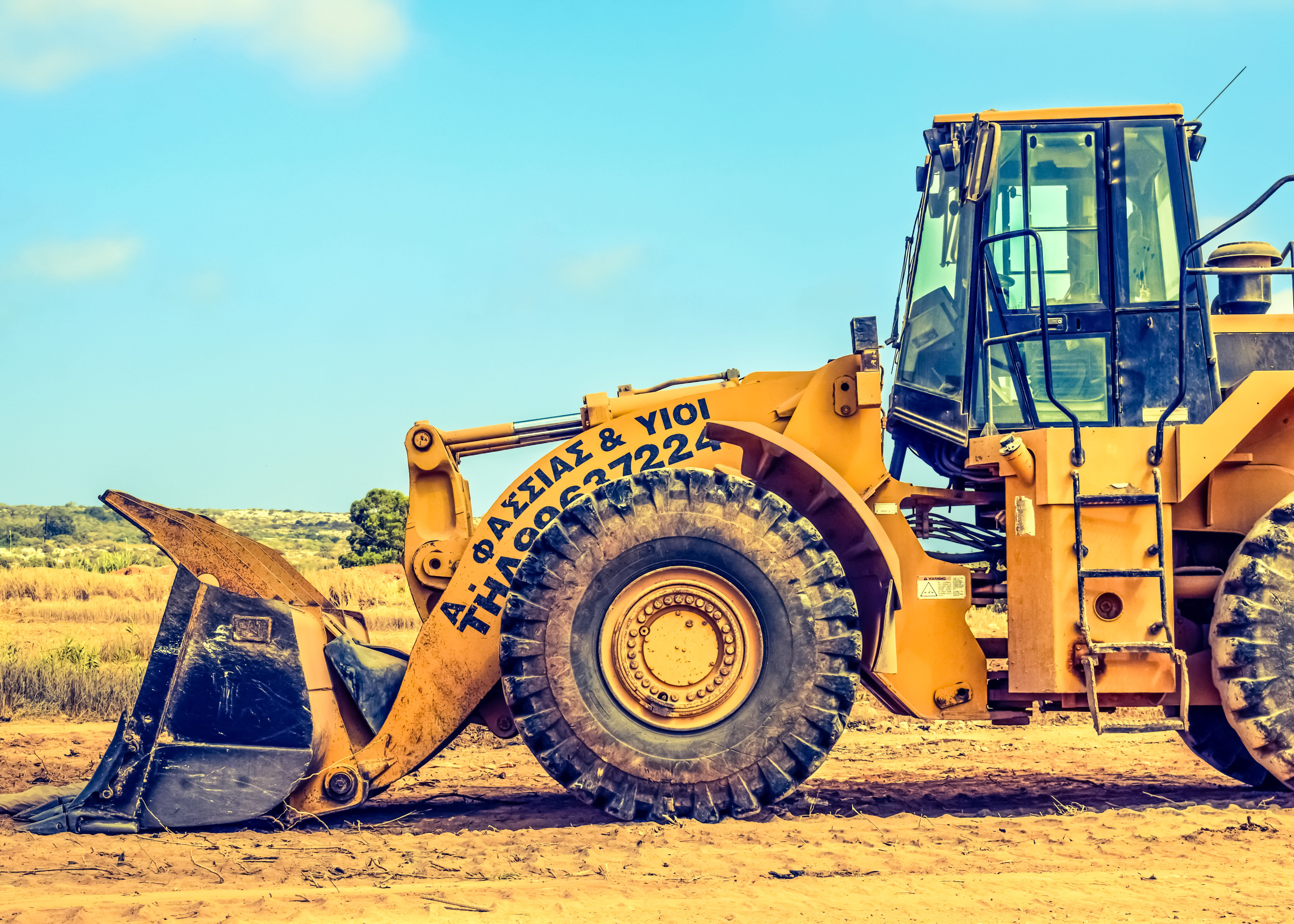 rusty, outdoors, wheel, earth mover, road, industry, vehicle, heavy machine, construction site, 5K, steel, tire, equipment, machinery, metal, sky, construction equipment, HD Wallpaper