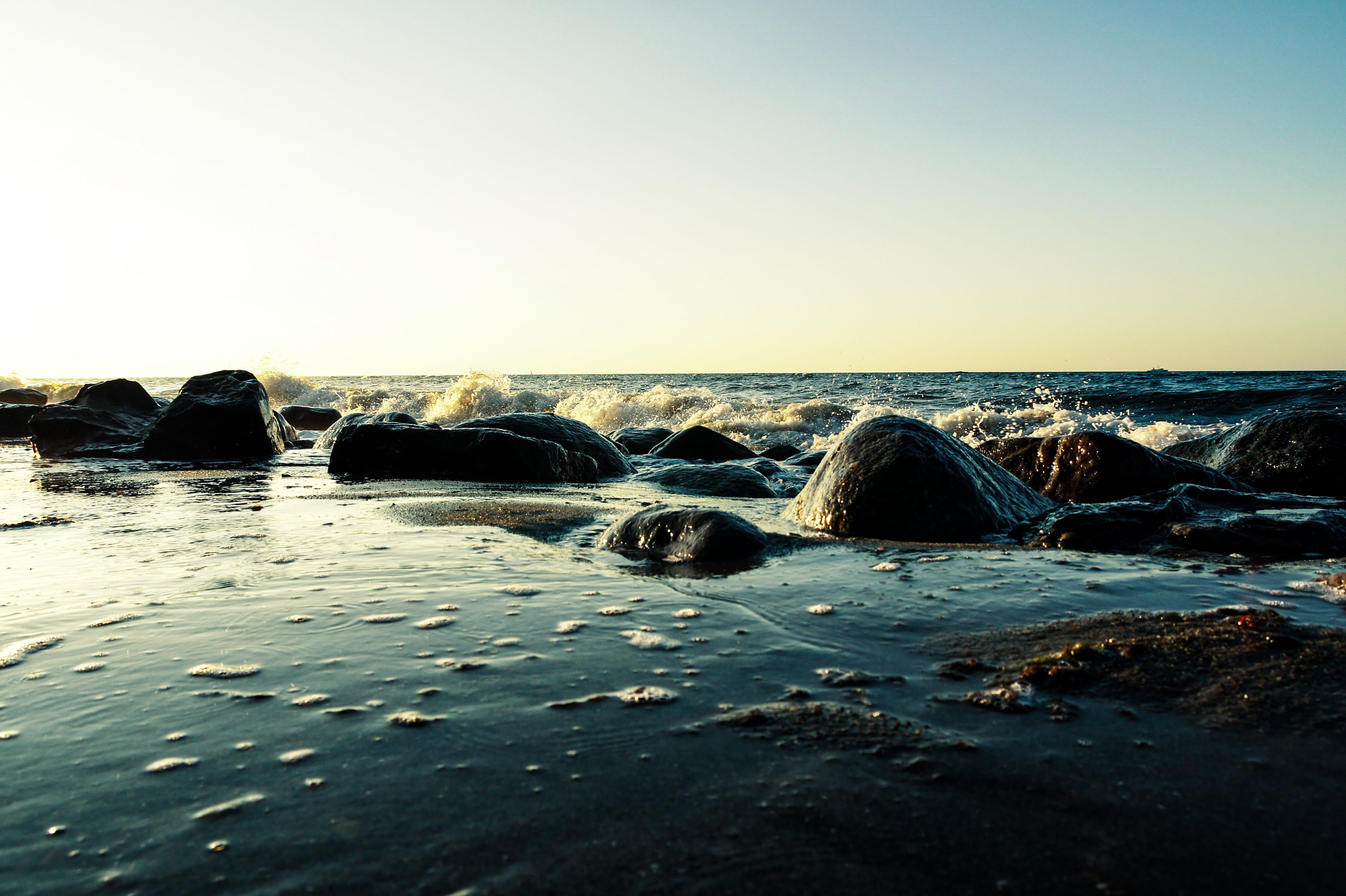 head, landscape, Surf, tranquil scene, sea water, outdoors, scenics - nature, clear sky, blue, spray, horizon over water, motion, ocean, 2K, beauty in nature, HD Wallpaper