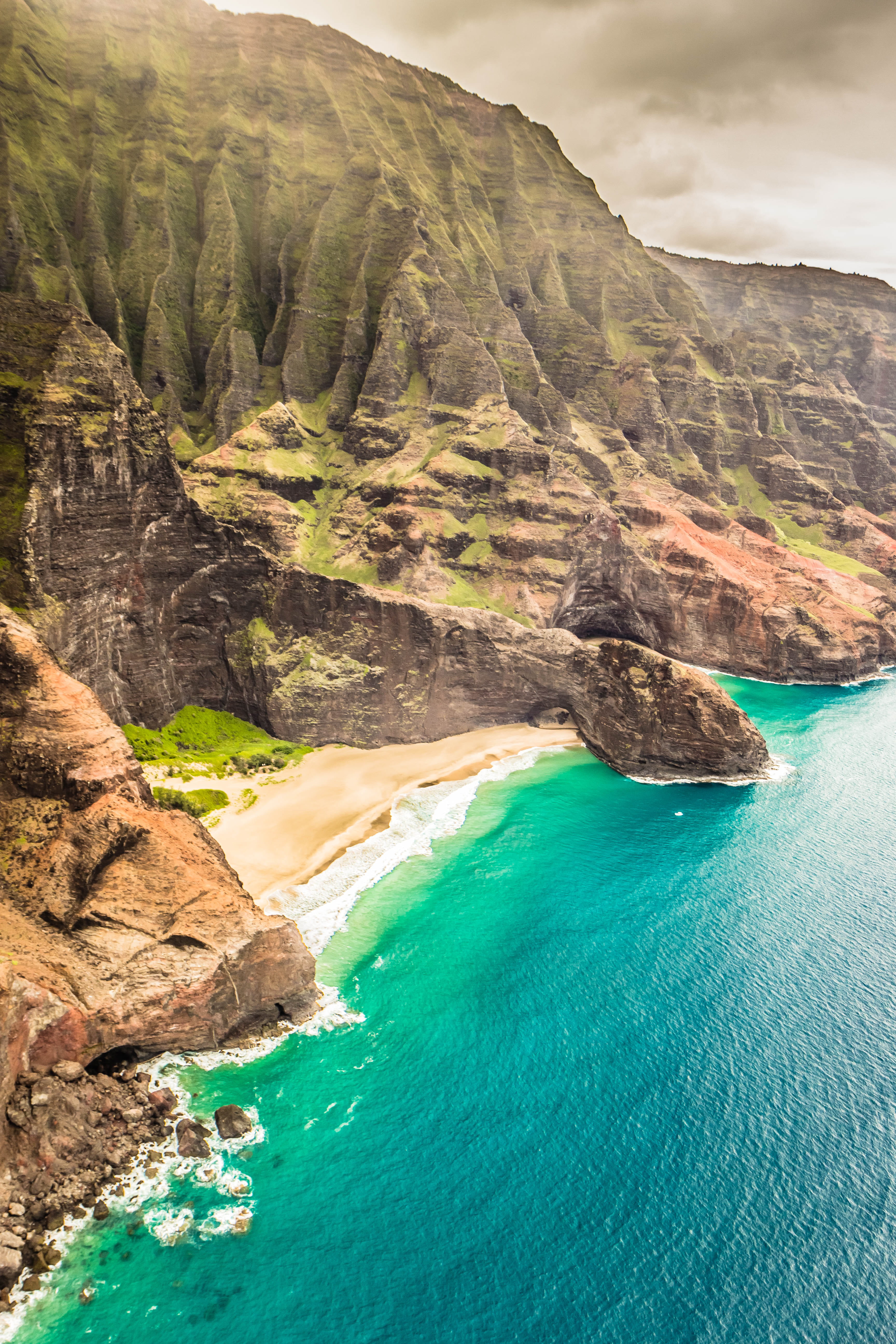 mountain, solid, day, bay, napali coast, coastline, nature, 5K, outdoors, idyllic, turquoise colored, tranquil scene, rock, land, non-urban scene, kapaa, Phone HD Wallpaper