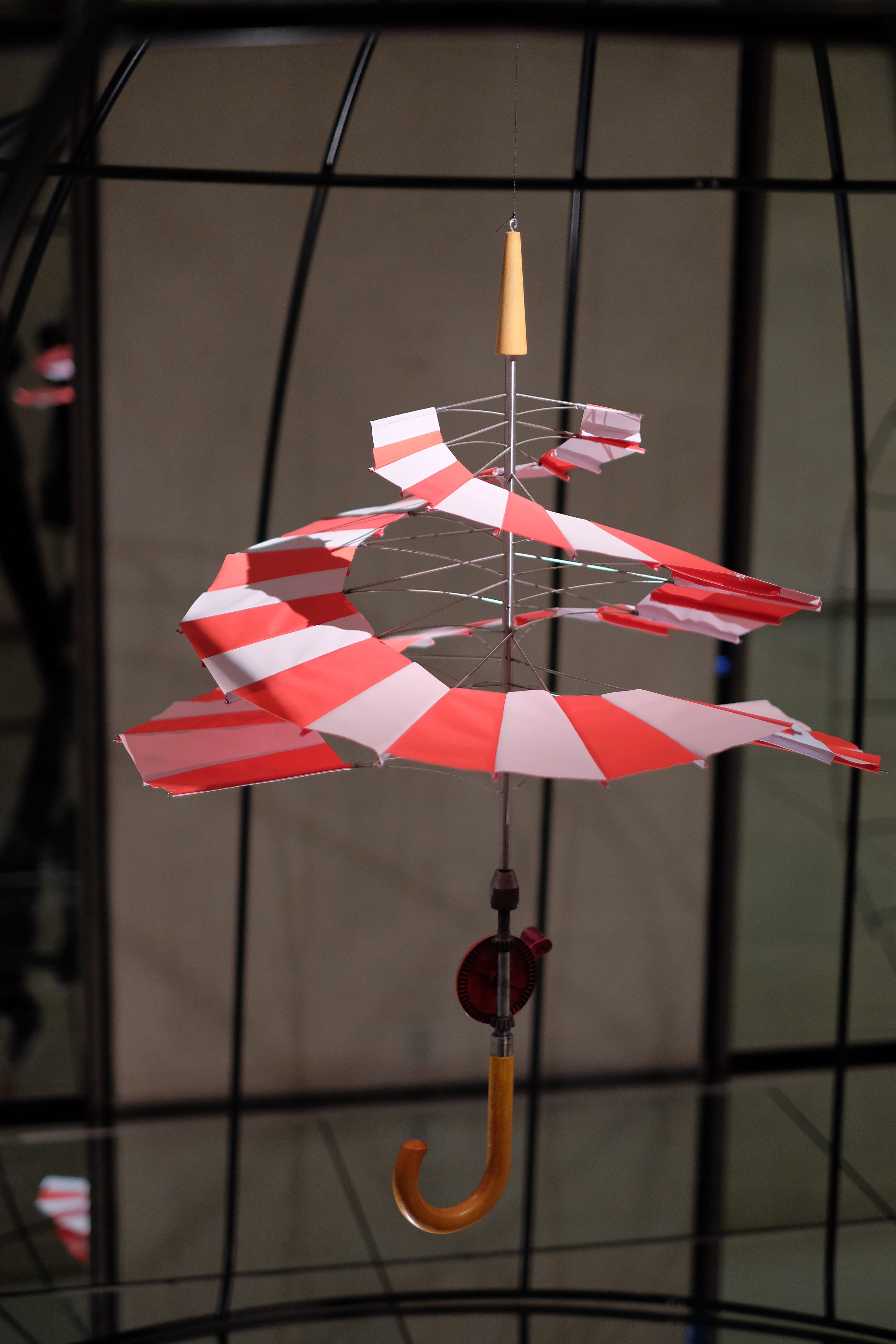 shape, denmark, celebration, henrik vibskov, hanging, umspiral by henrik vibskov, copenhagen, pattern, paper, built structure, red, art, focus on foreground, Phone HD Wallpaper