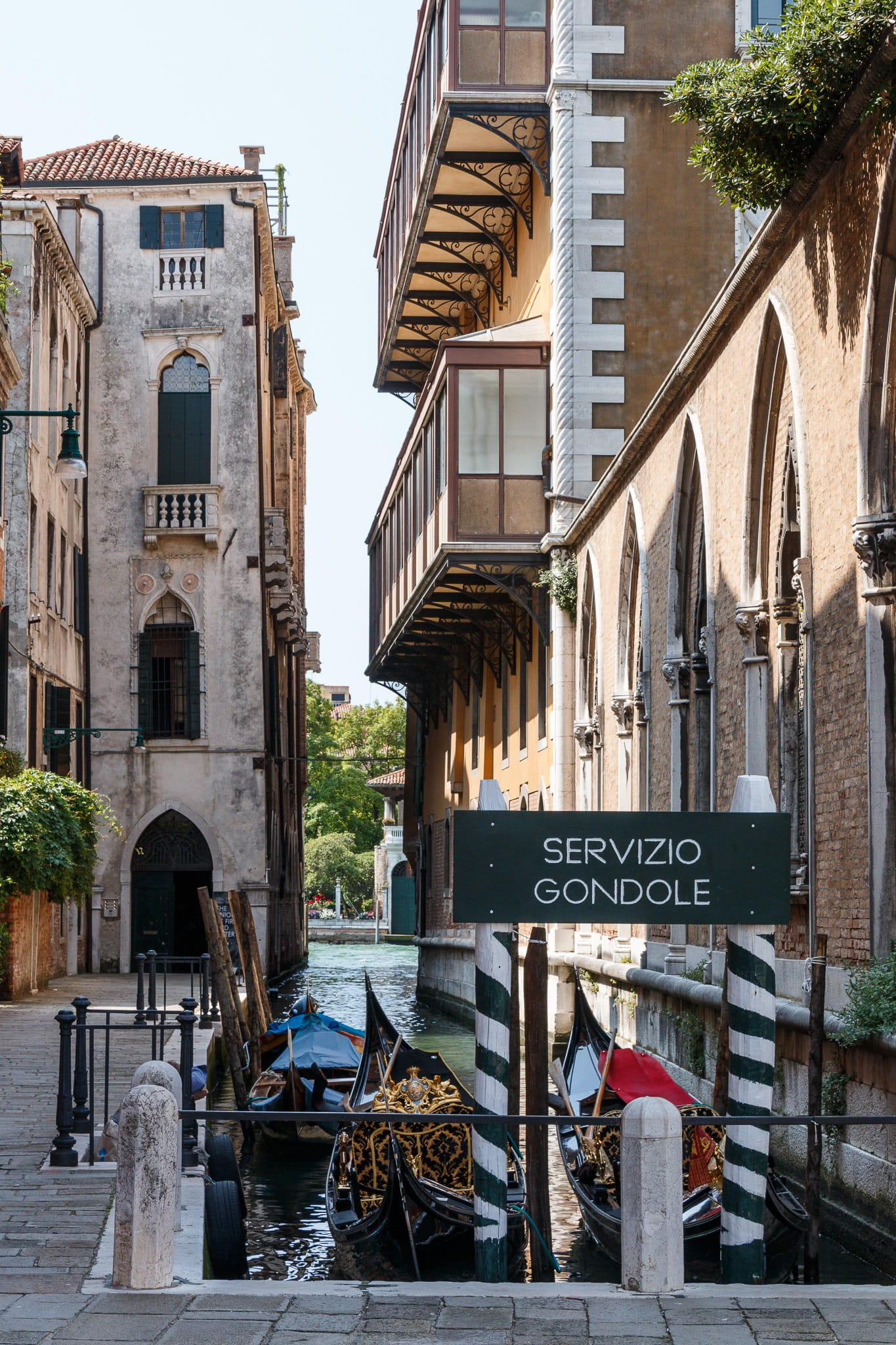 mode of transportation, text, street, architecture, Venice, tourism, nofilter, Travel, day, pickup, history, sign, sunlight, service, old, transportation, Phone HD Wallpaper