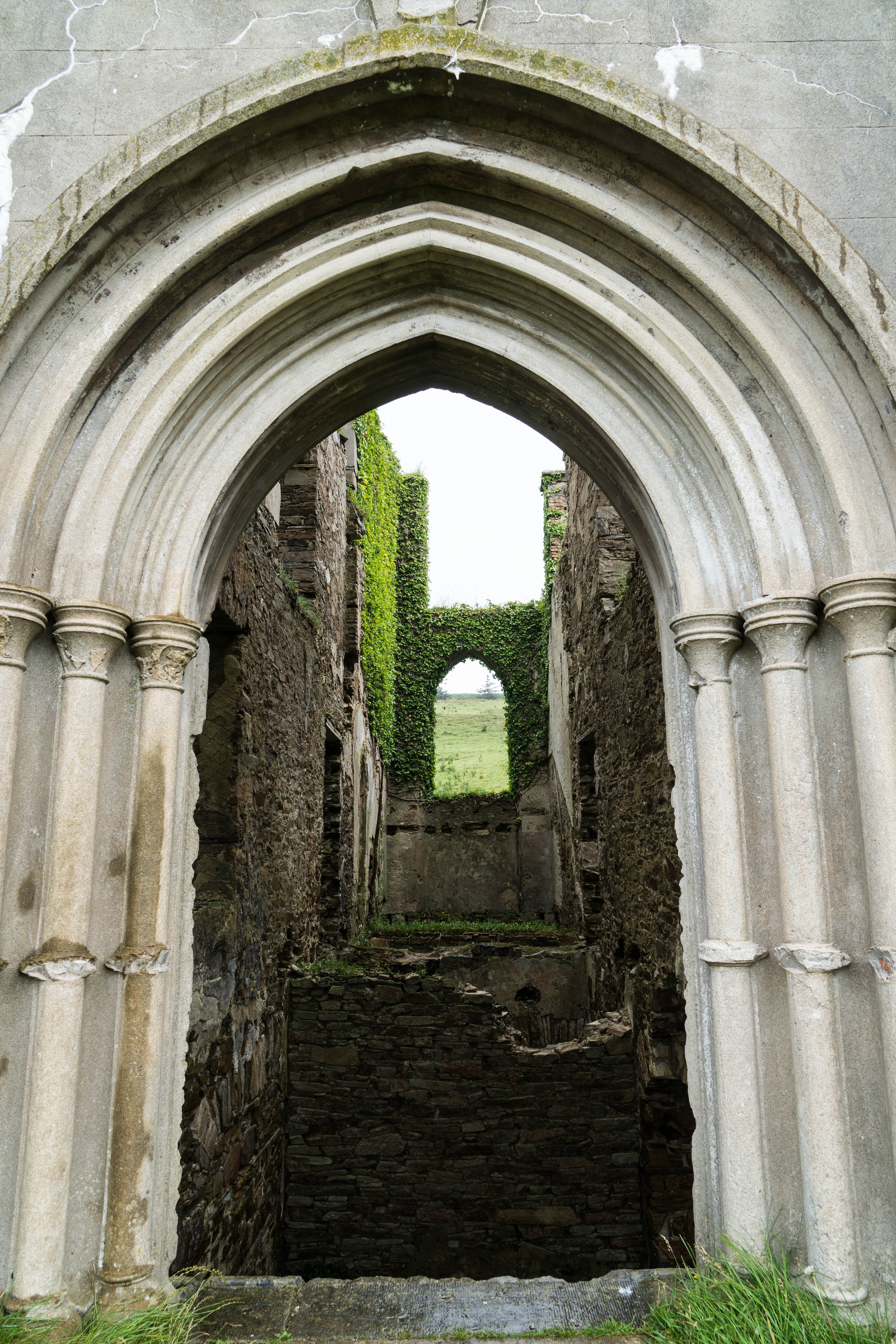 building exterior, abbey, entrance, arch, ancient civilization, the way forward, old, history, nature, ancient, castle, built structure, no people, ruin, Phone HD Wallpaper