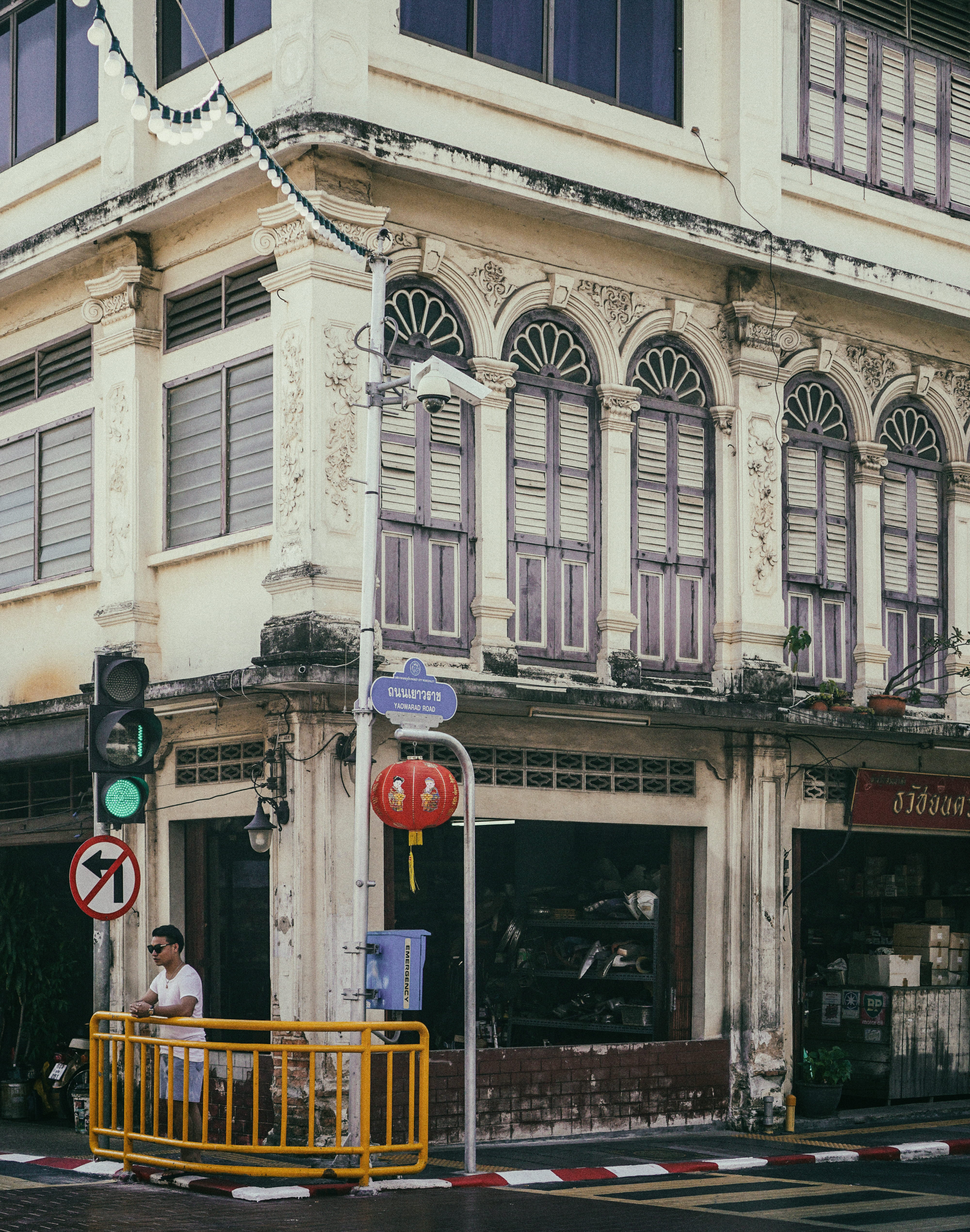 store, text, arch, built structure, day, 4K, street, architecture, entrance, city life, transportation, building exterior, thailand, facade, women, outdoors, Phone HD Wallpaper