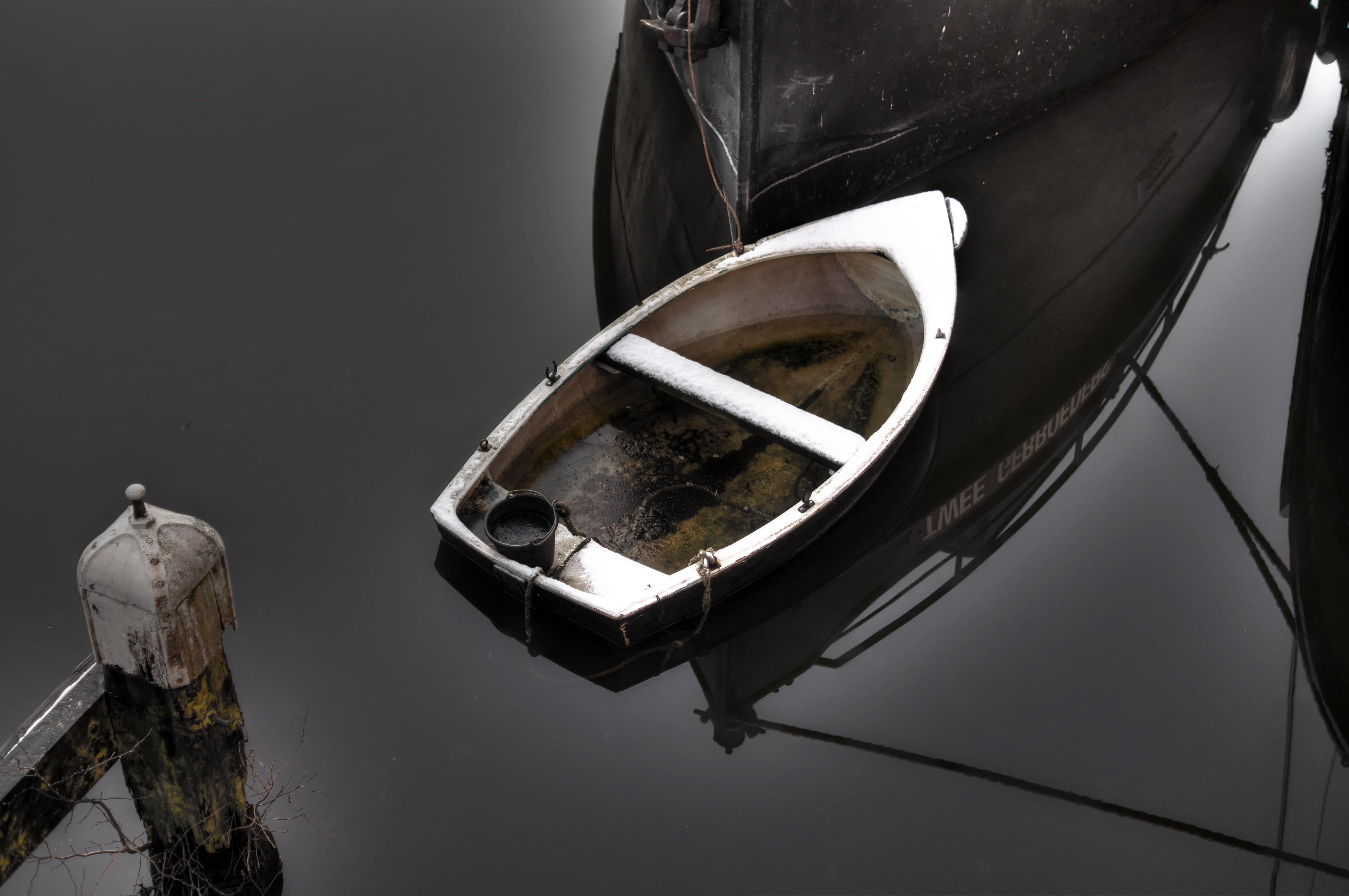 rope, high angle view, motor vehicle, shade, close-up, damaged, white, port, car, scenic, europe, mode of transportation, rowing boat, calm, body, wet, HD Wallpaper