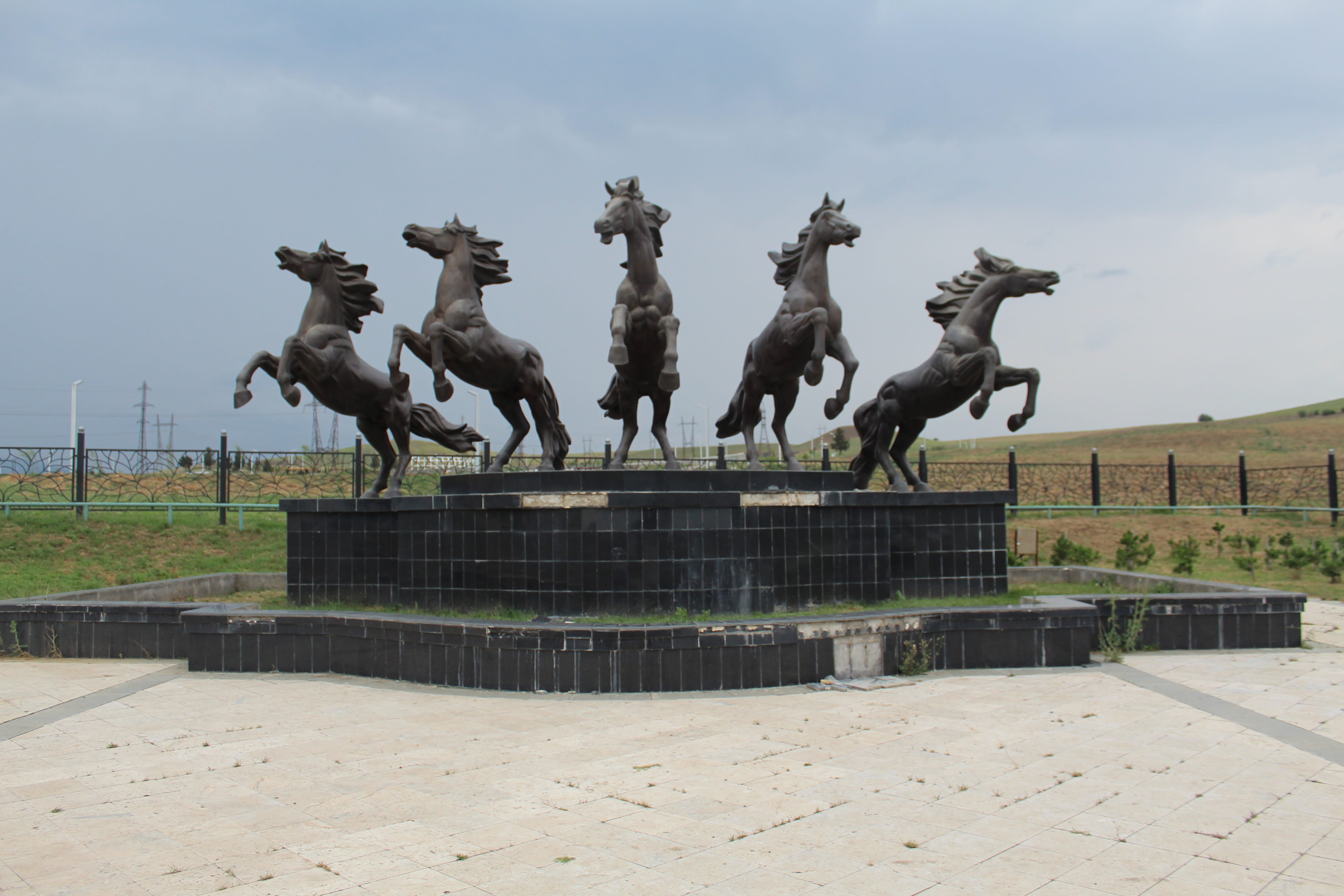 cloud - sky, art, creativity, no people, horses, art and craft, tbilisi georgia, the past, history, male likeness, day, memorial, representation, built structure, HD Wallpaper