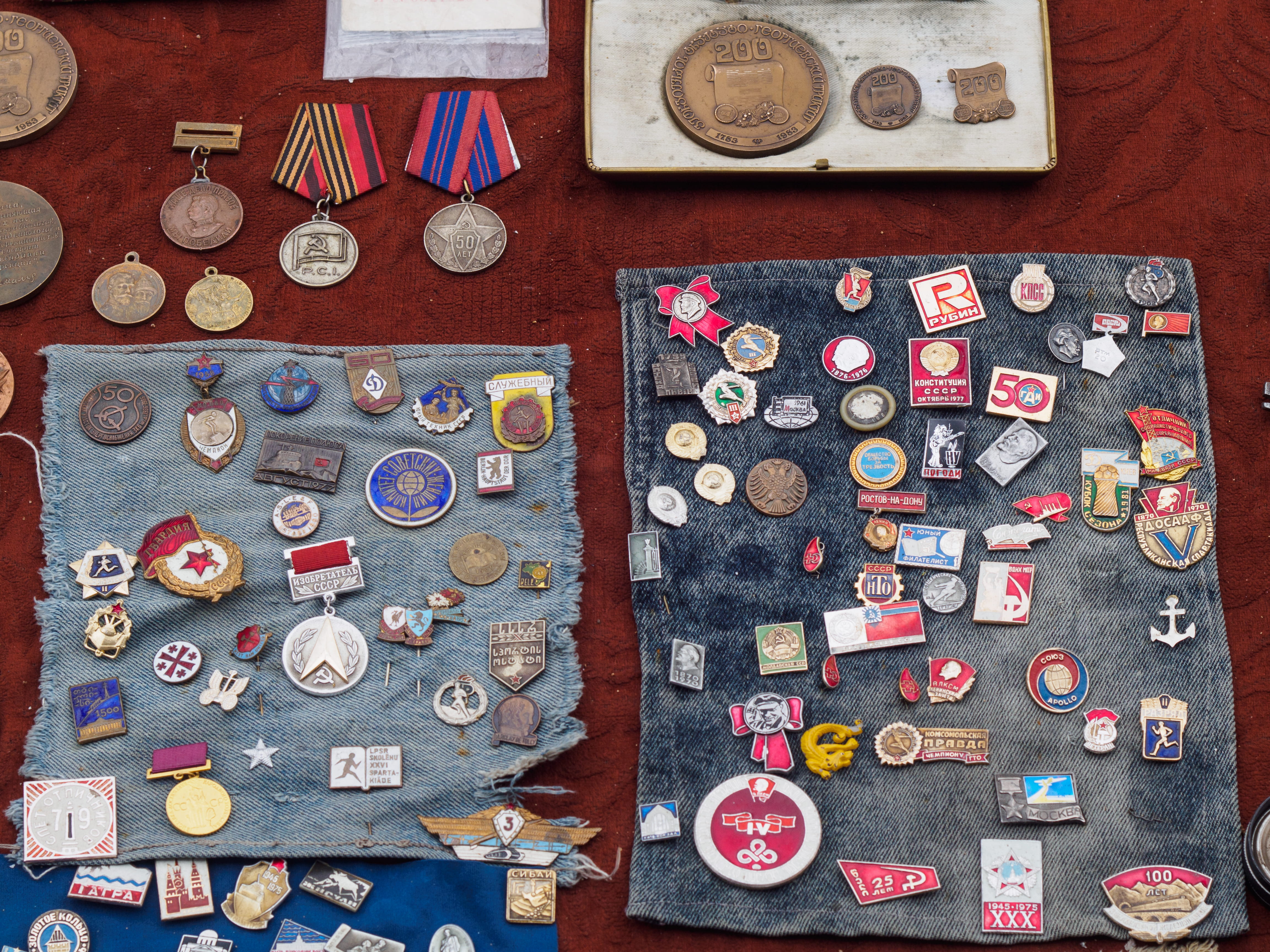 table, high angle view, large group of objects, directly above, arrangement, number, abundance, medal, art and craft, flee market, no people, still life, HD Wallpaper