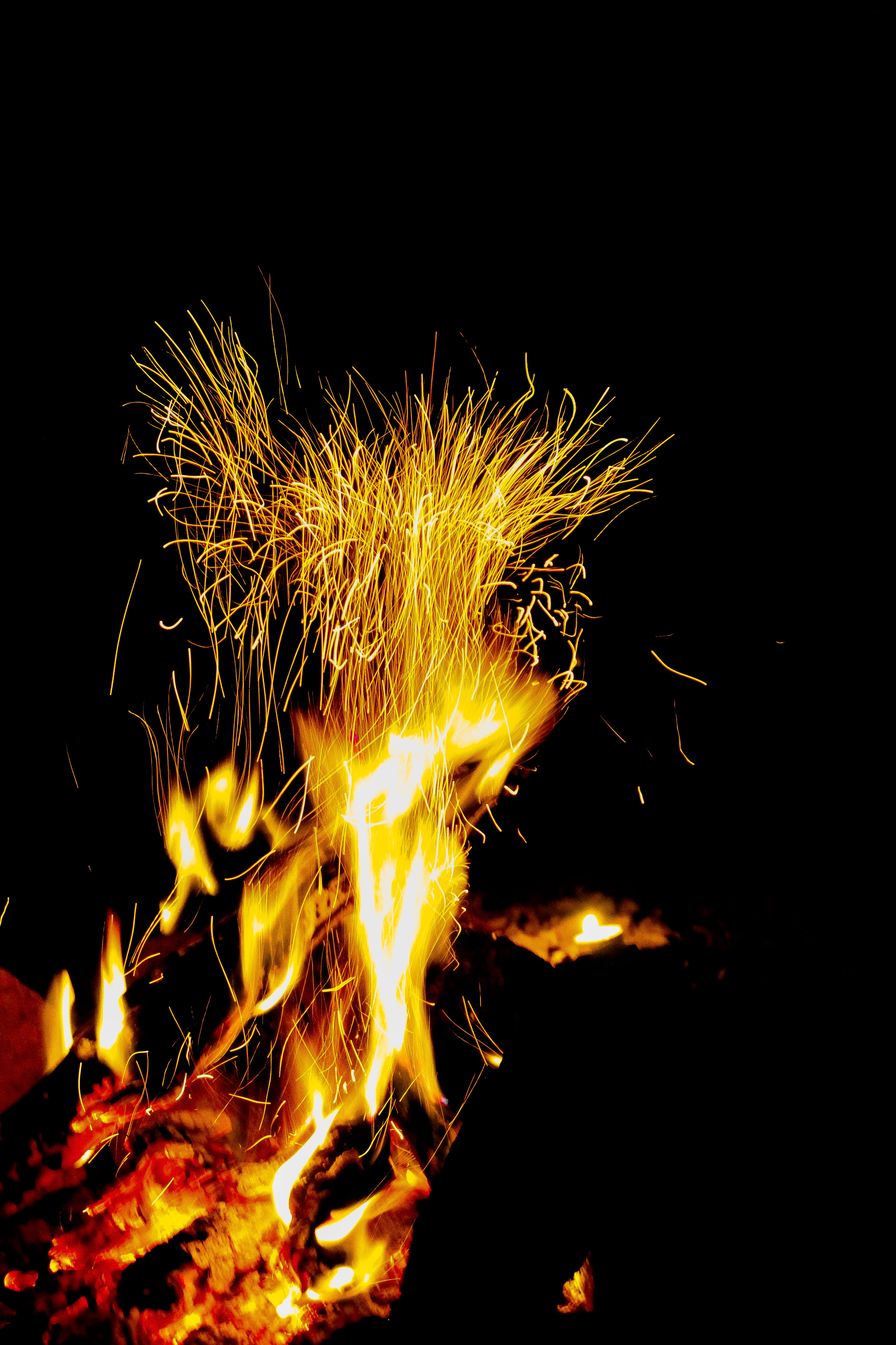 bonfire, egypt, dark, wood, motion, copy space, close-up, exposure, flares, photo, black background, desert, fire - natural phenomenon, camping, night, Phone HD Wallpaper