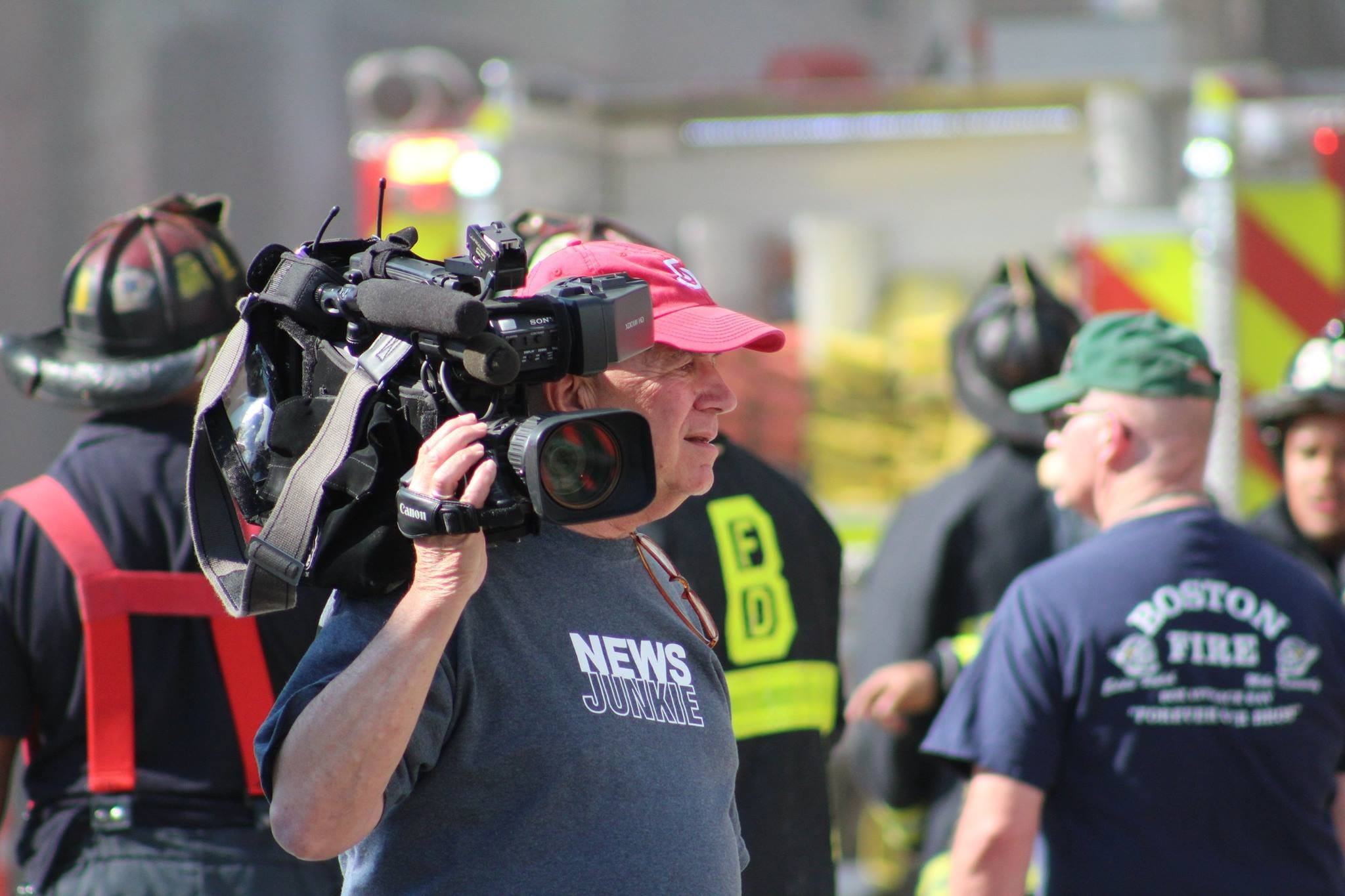 clothing, people, occupation, heroes, man, outdoors, responsibility, security, firefighter, focus on foreground, control, group of people, journalist, carrying, HD Wallpaper