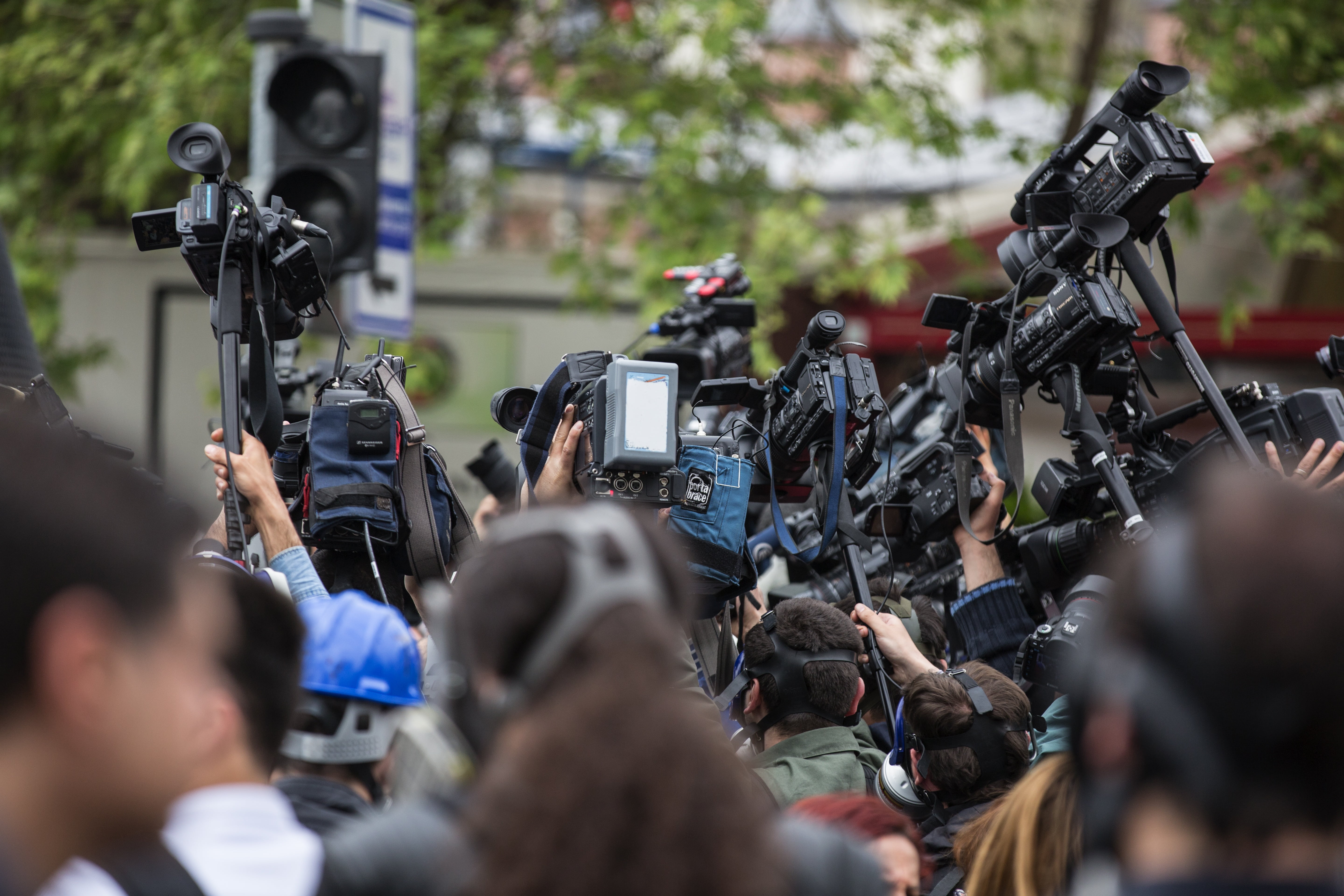 camera operator, the crowd, camera - photographic equipment, activity, day, gun, outdoors, military uniform, camera, occupation, war, holding, large group of people, HD Wallpaper
