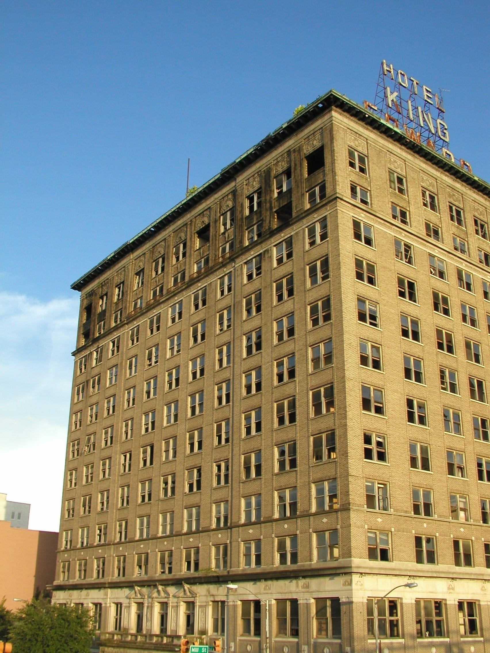 King Edward Hotel, clear sky, design, sky, built Structure, old, urban Scene, the past, architecture design, landmark, historic, pre-reconstruction, office Building, Phone HD Wallpaper