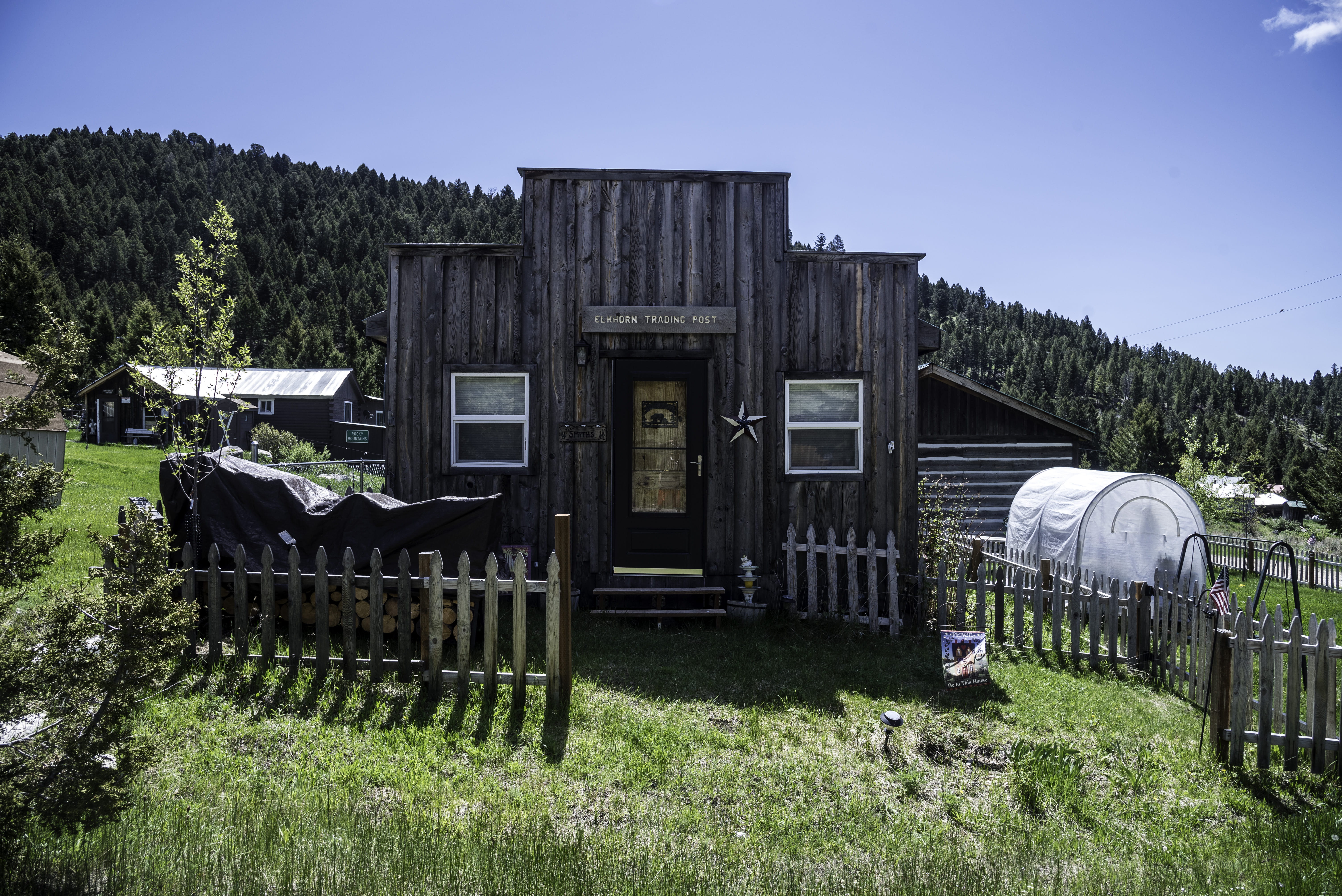 5K, fence, Elkhorn, no People, animal, house, abandoned, landscape, day, trading, agriculture, Old, wooden building, growth, tree, clear sky, grass, wood - Material, HD Wallpaper