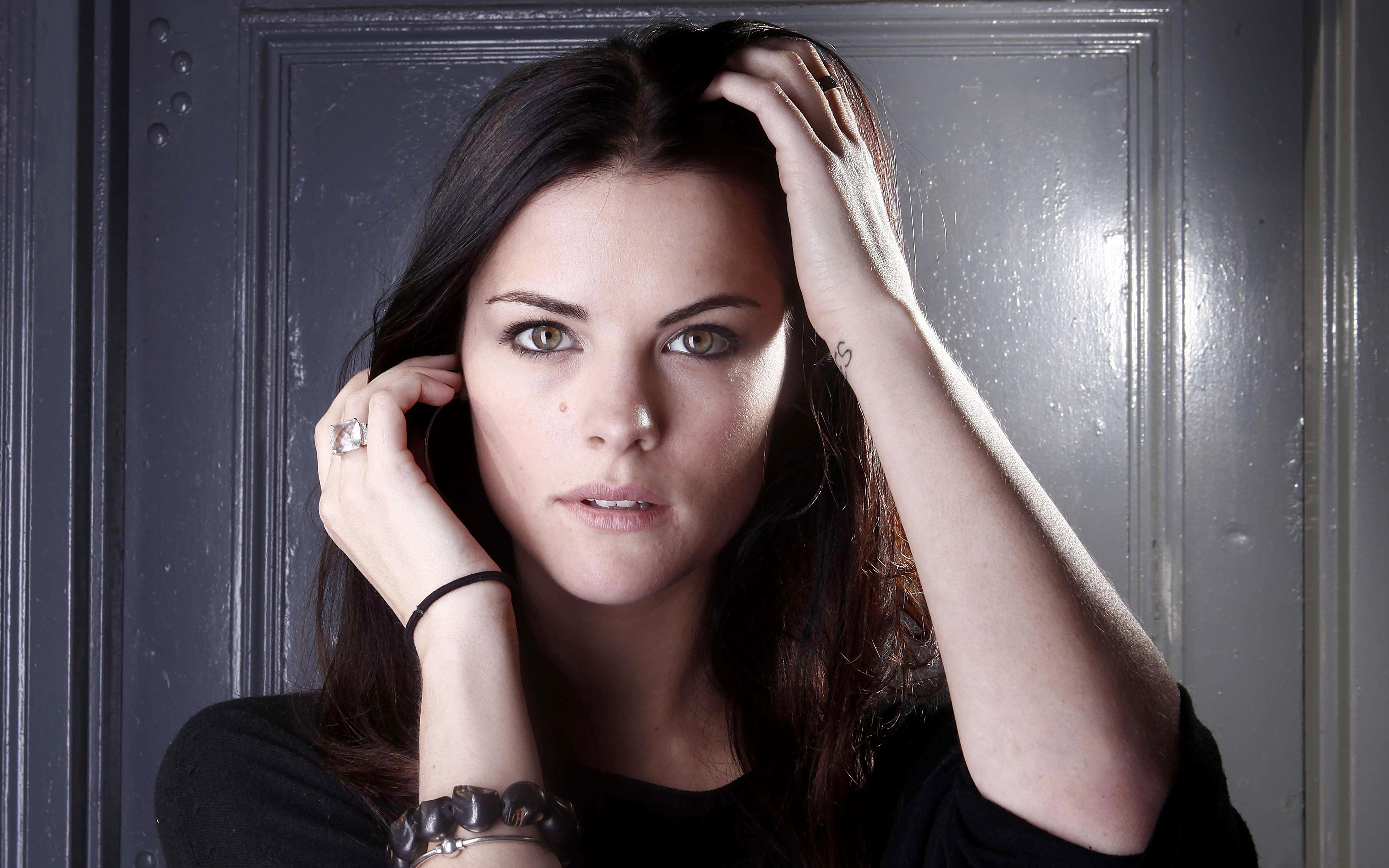actress, Jaimie Alexander, 4K, looking at viewer, women, portrait, celebrity, hands on head, brunette, HD Wallpaper