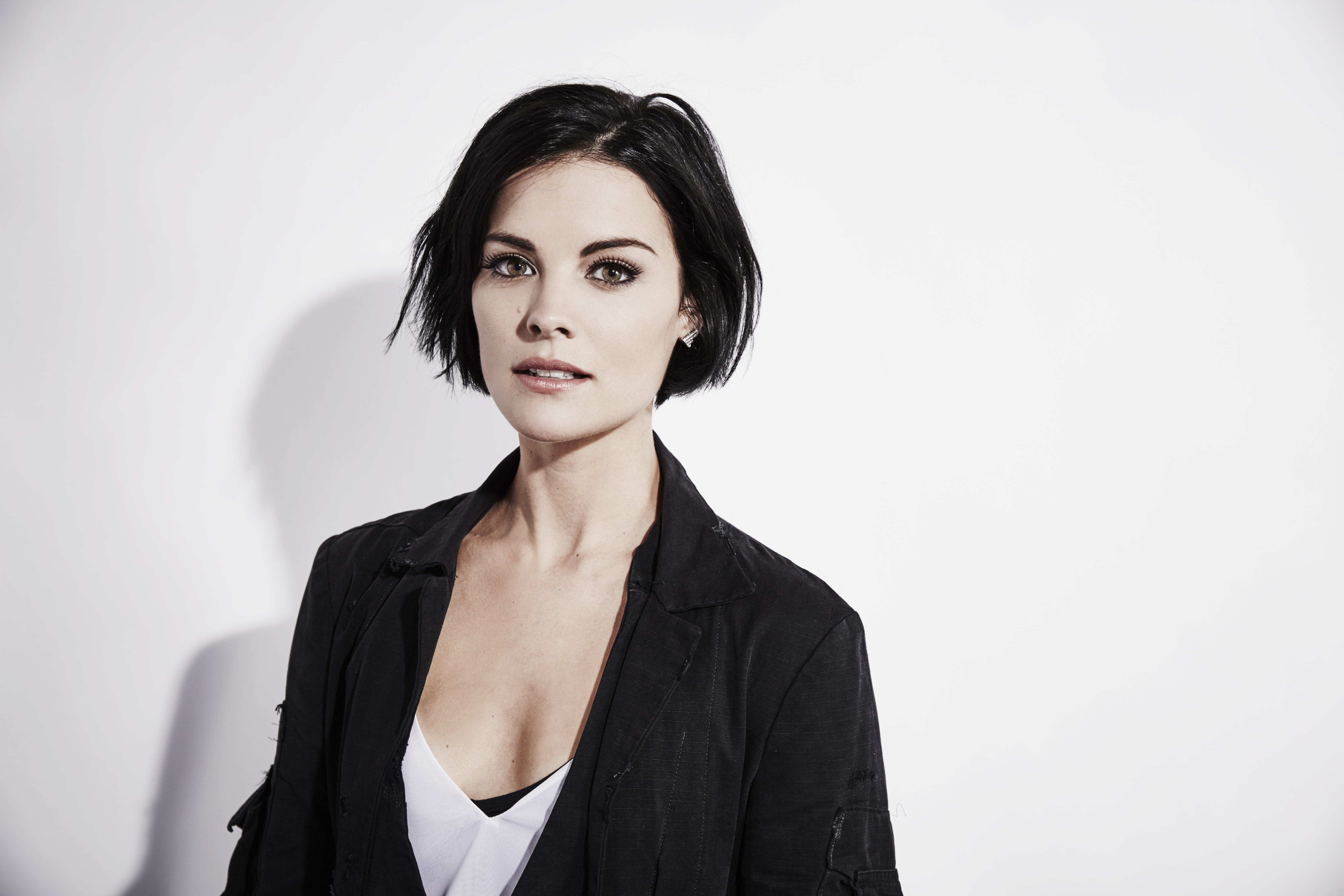 front view, hd, beautiful woman, women, portrait, hair, hairstyle, 5K, young adult, headshot, jaimie alexander, white background, 5k, adult, beauty, copy space, HD Wallpaper