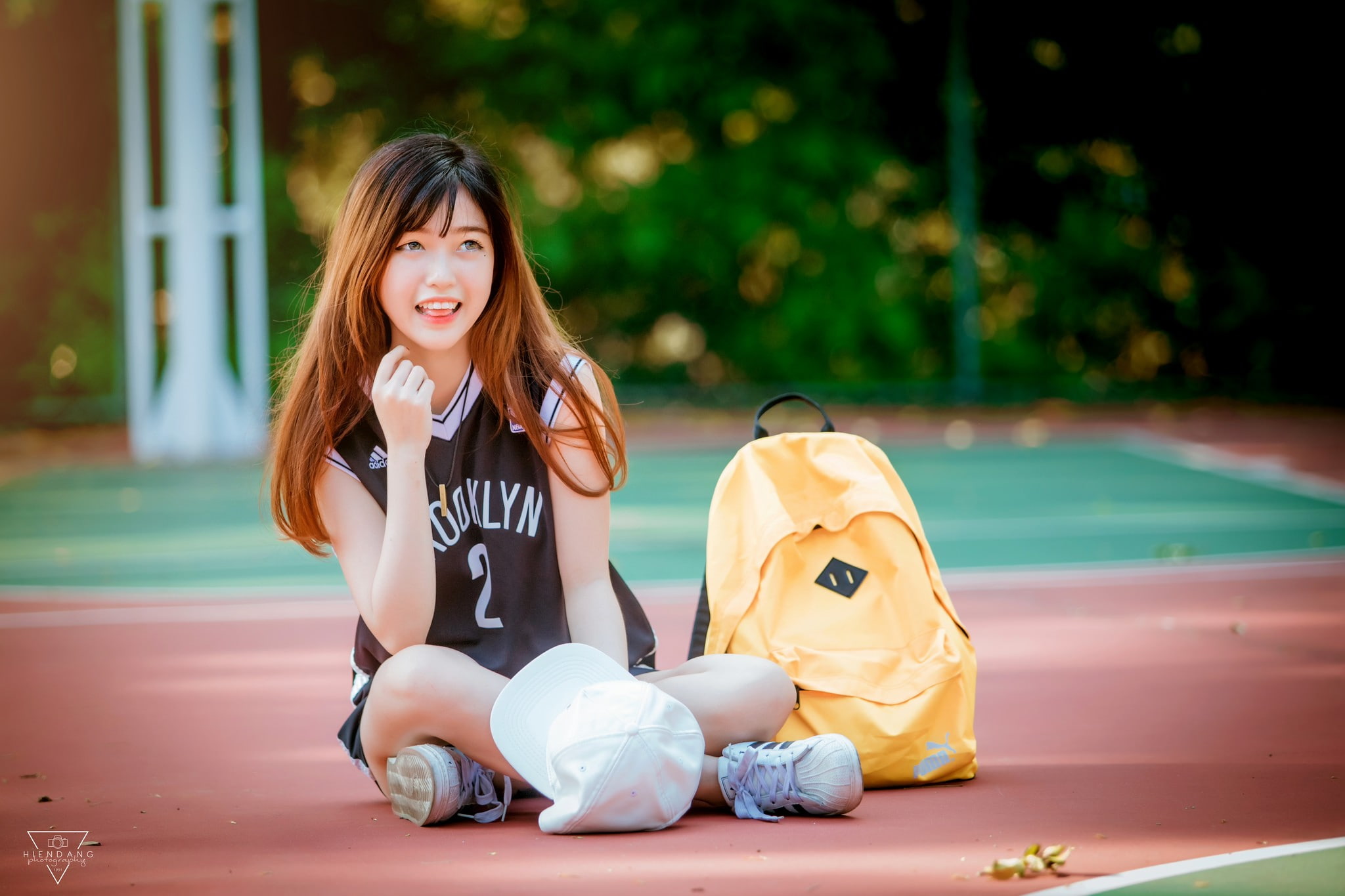 long hair, model, backpacks, women, looking at viewer, Asian, portrait, looking up, 1080P, HD Wallpaper