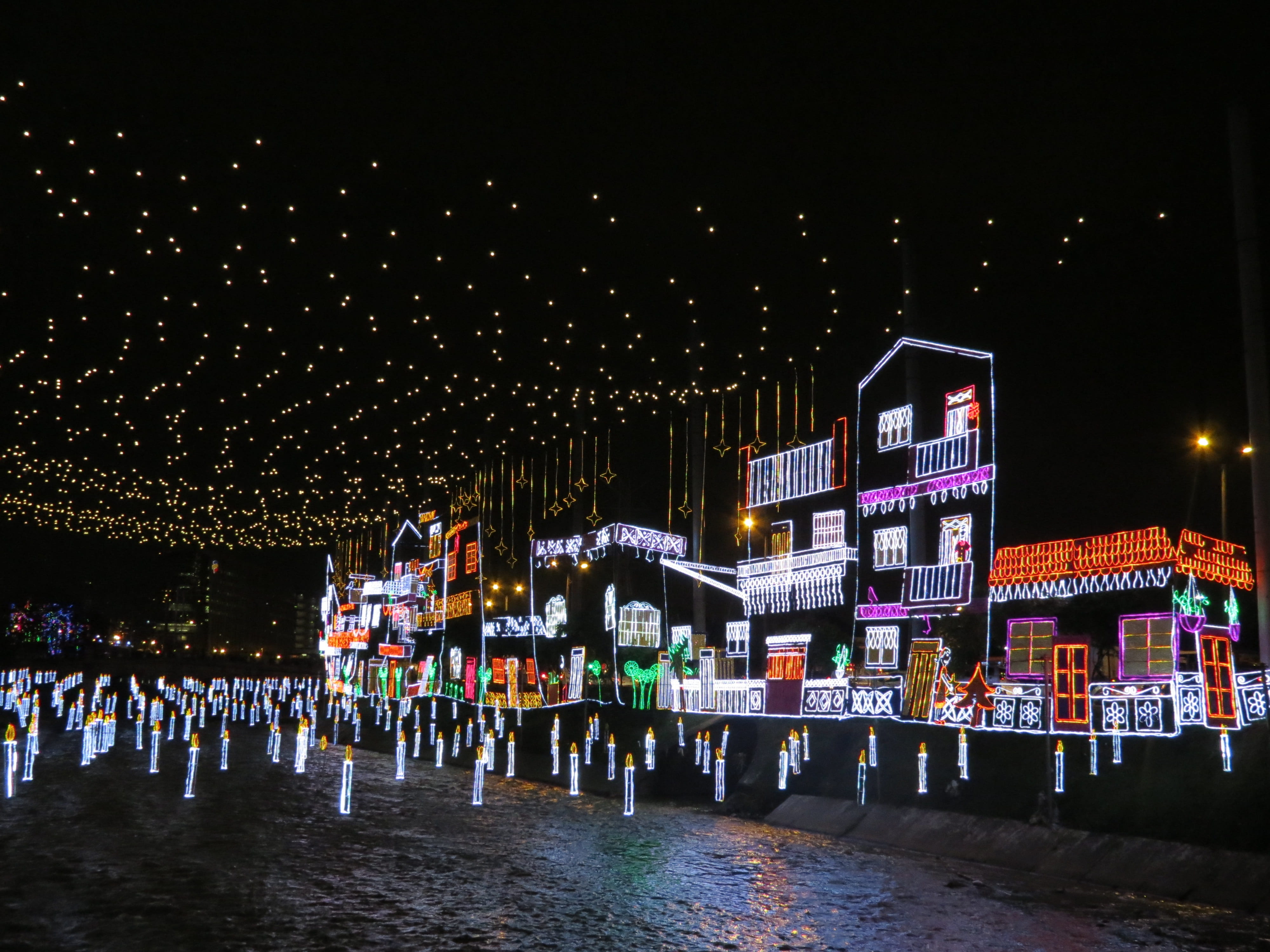 architecture, merry christmas, water, nature, real people, medellín, city, party, outdoors, copy space, xmas, text, night, lighting systems, clear sky, HD Wallpaper