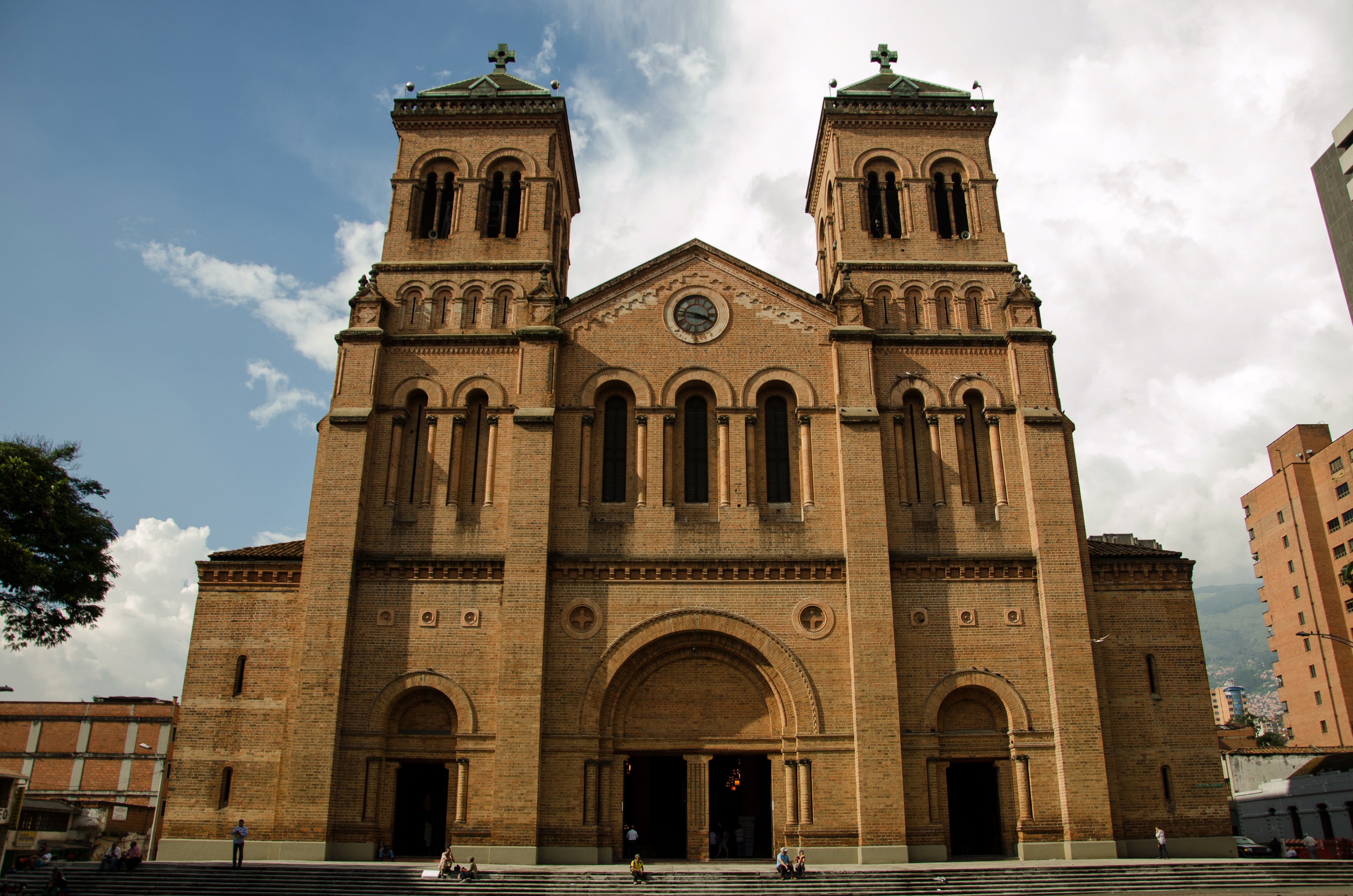 spirituality, medellin, building, building exterior, courtyard, architectural column, incidental people, facade, day, metropolitana, sky, colombia, main church, HD Wallpaper