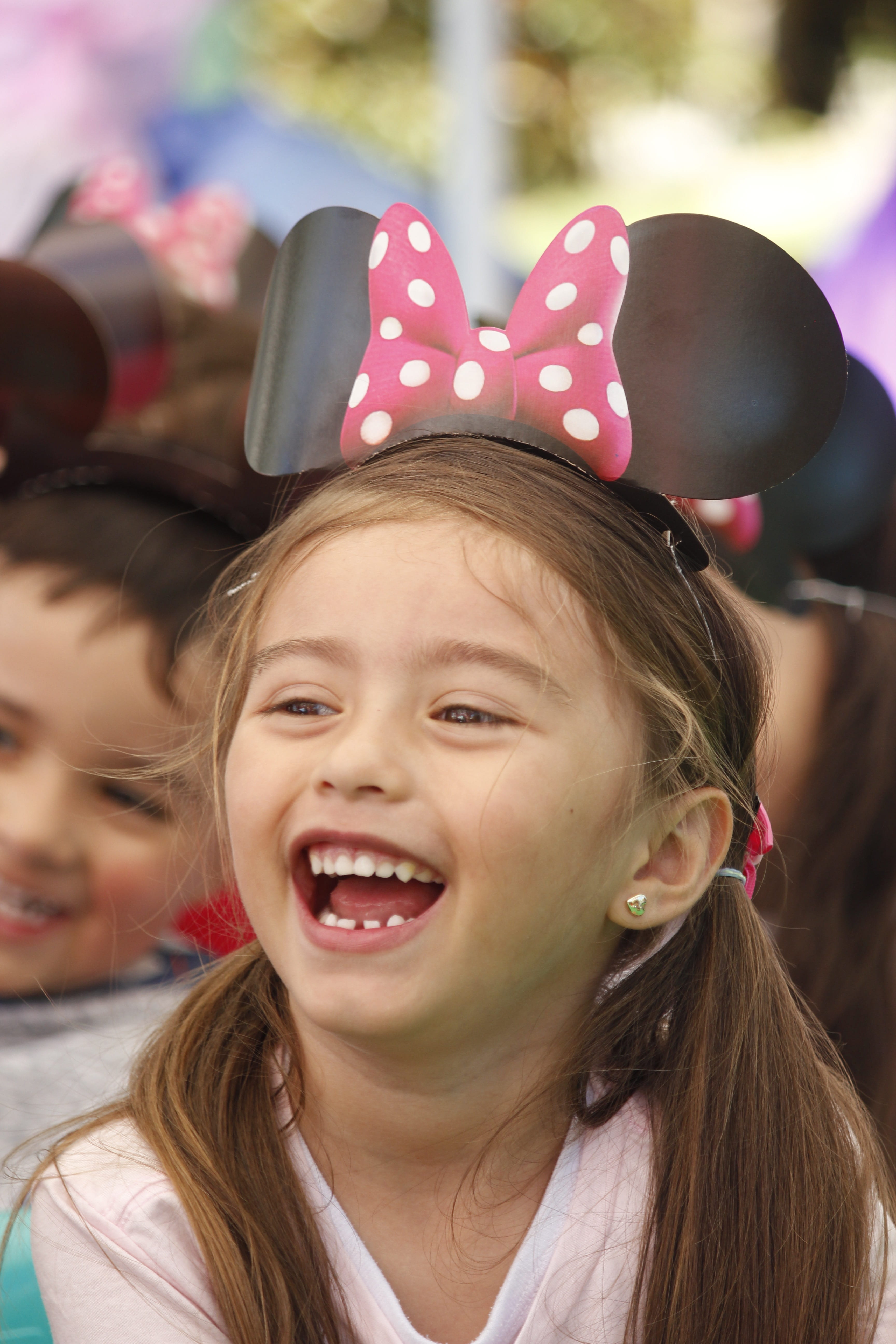 child, beautiful, colombian, laughter, focus on foreground, emotion, bella, outdoors, girls, innocence, innocent, party, looking at camera, front view, Phone HD Wallpaper