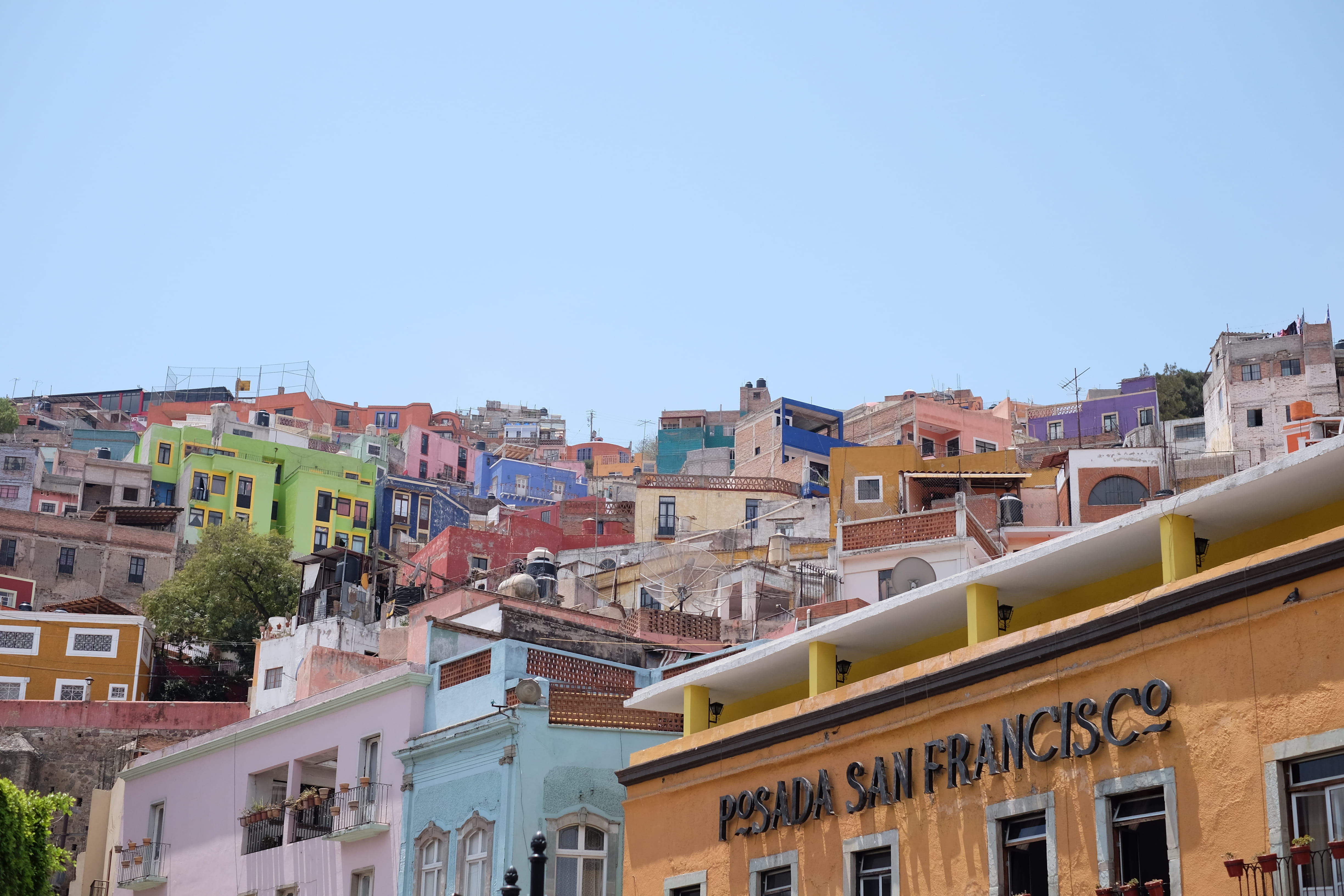 clear sky, mountain, sky, built structure, 4K, place, red, no people, residential district, houses, yellow, copy space, townscape, building, street, guanajuato, HD Wallpaper