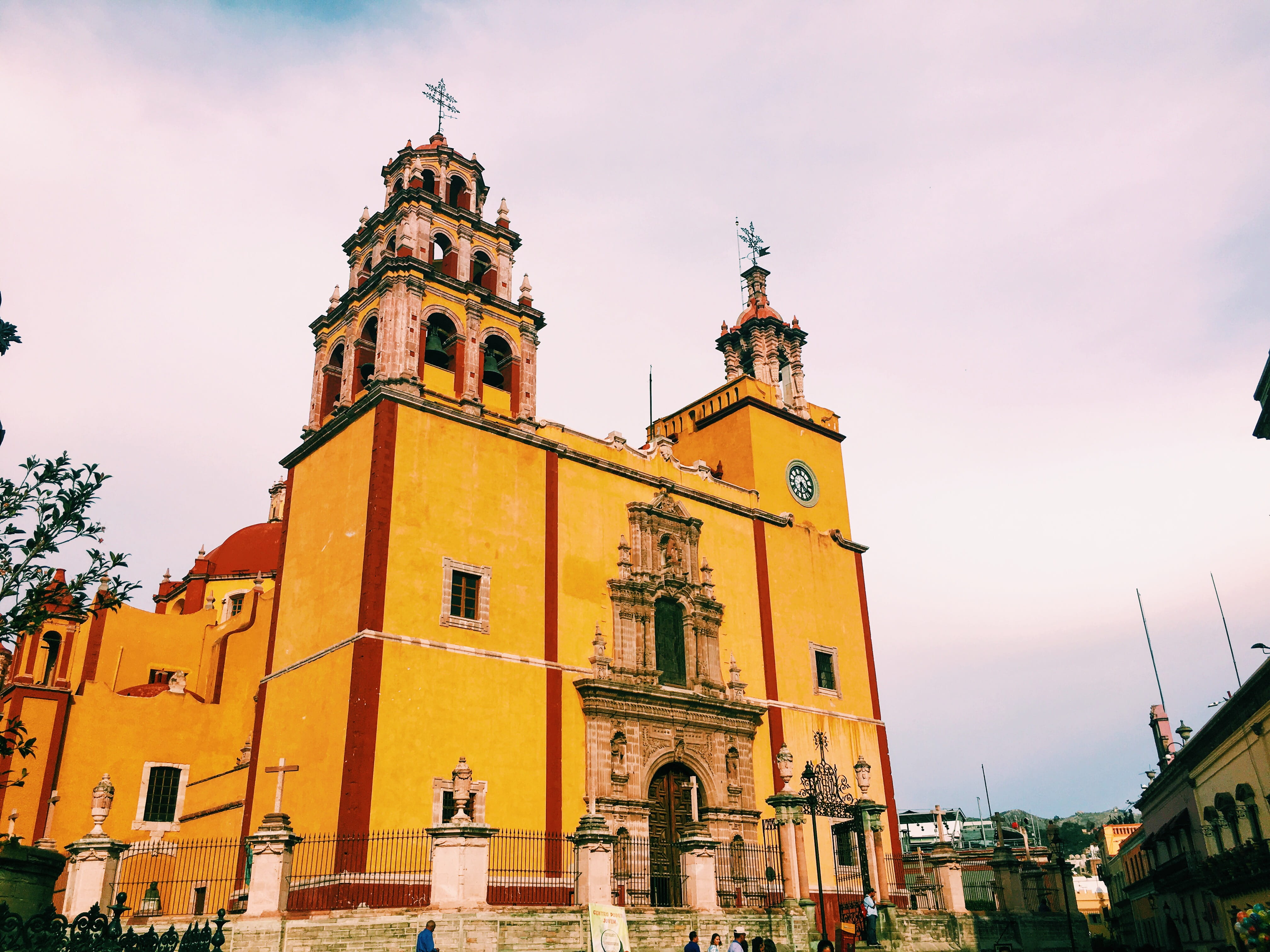 travel destinations, built structure, belief, cloud - sky, guanajuato, mexico, sky, spirituality, old, incidental people, vintage, outdoors, architecture, HD Wallpaper