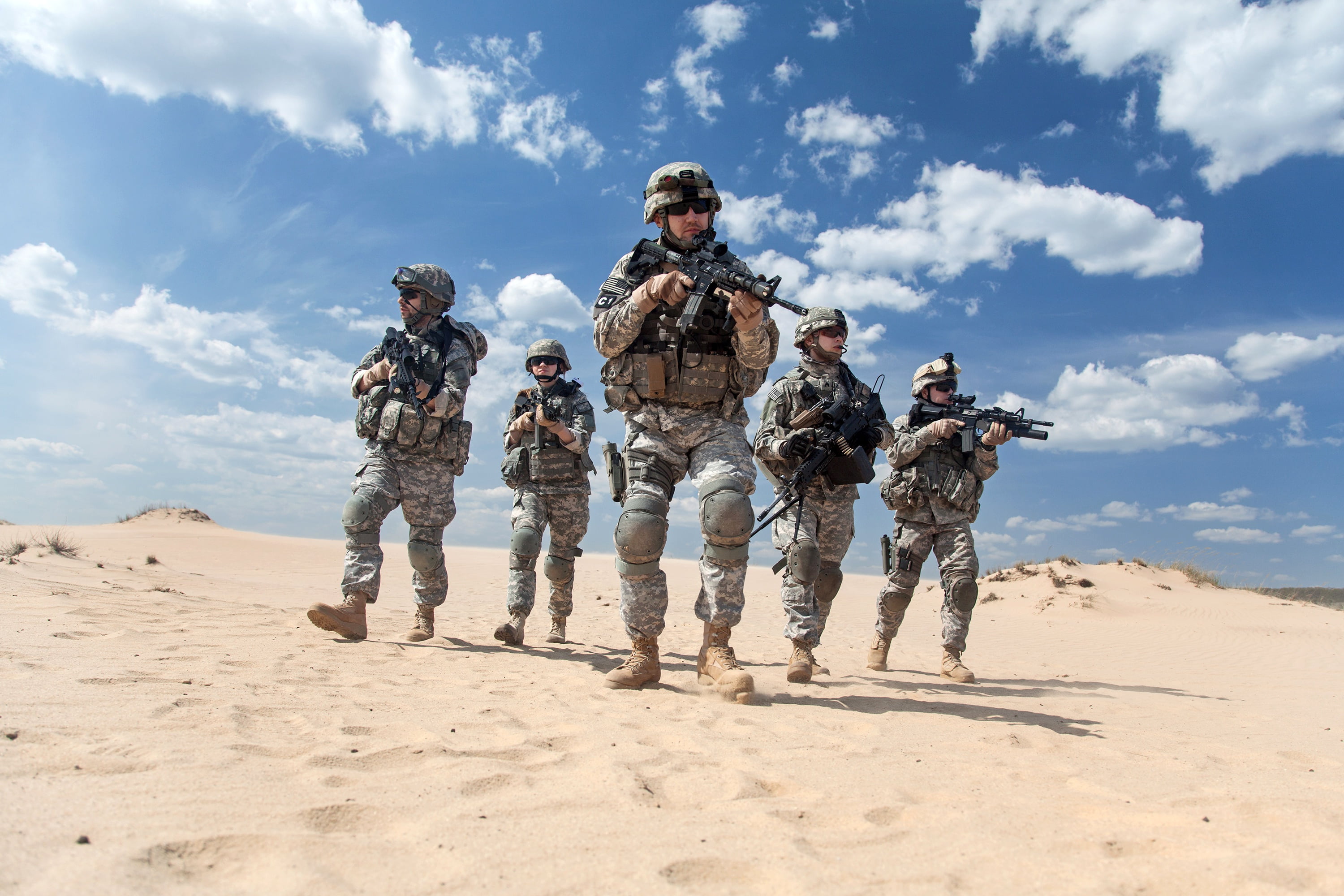 sand, squad, the sky, clouds, 2K, weapons, fighters, camouflage, equipment, the sun, glasses, soldiers, desert, hats, form, HD Wallpaper