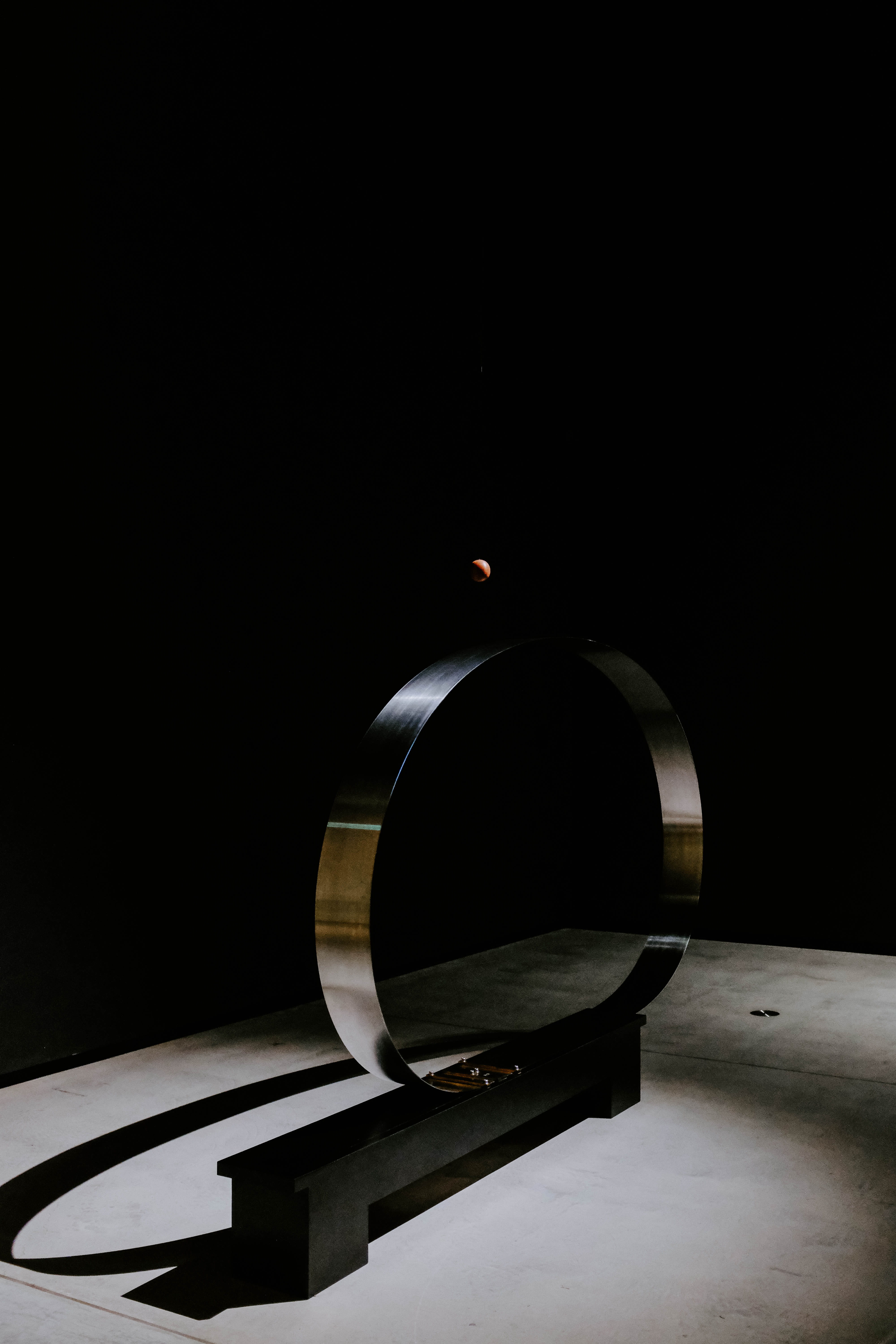 5K, arts culture and entertainment, jewelry, still life, wheel, gemstone, lighting equipment, astronomy, diamond, alloy wheel, domestic room, town, urban, Phone HD Wallpaper