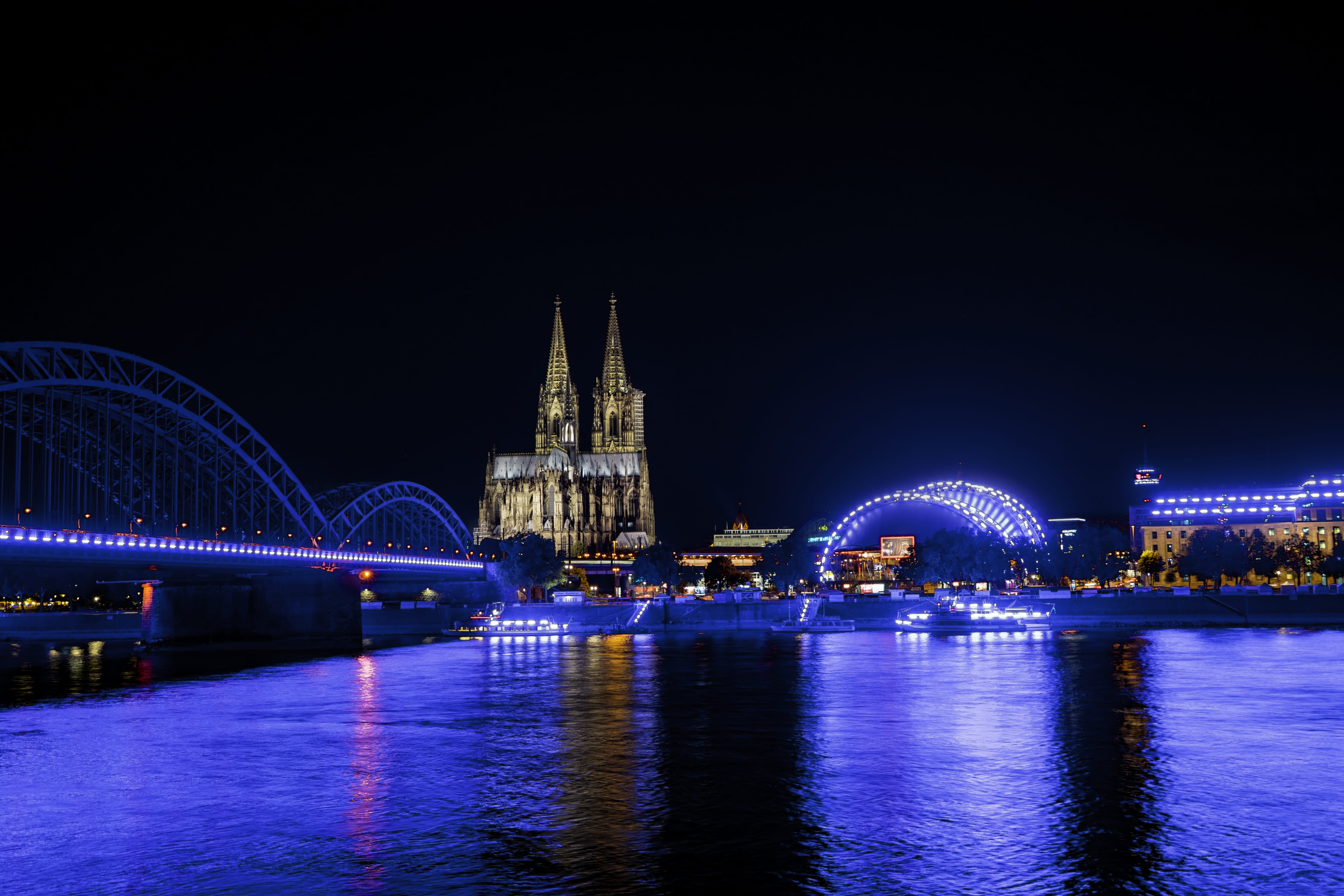 waterfront, river, places of interest, arch bridge, dom, lights, water, no people, reflection, cityscape, government, sky, light it up, bridge - man made structure, HD Wallpaper