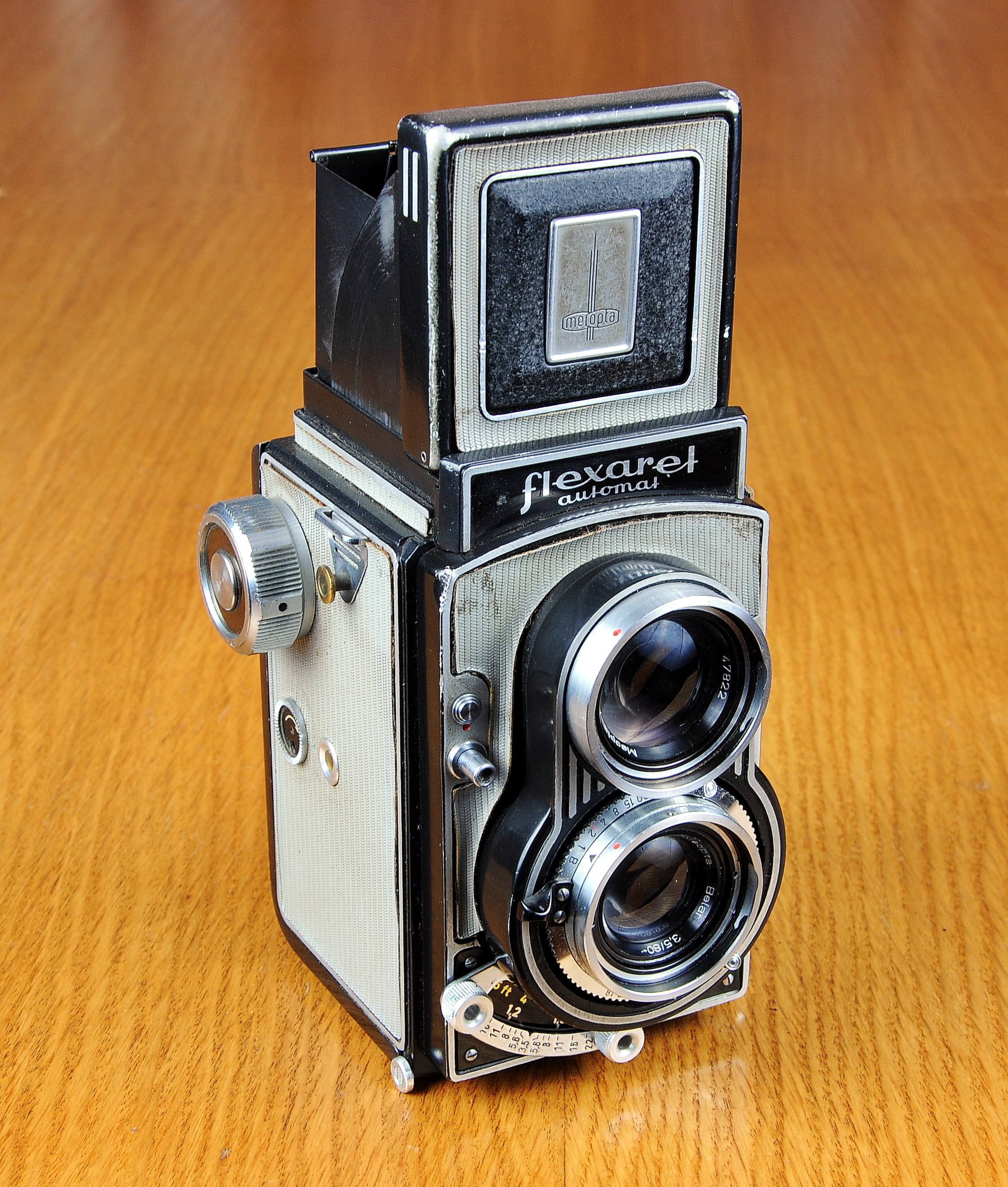 single object, table, brand camera, indoors, flexaret, twin-lens reflex camera, chrome, retro styled, no people, man made object, silver colored, antique, Phone HD Wallpaper