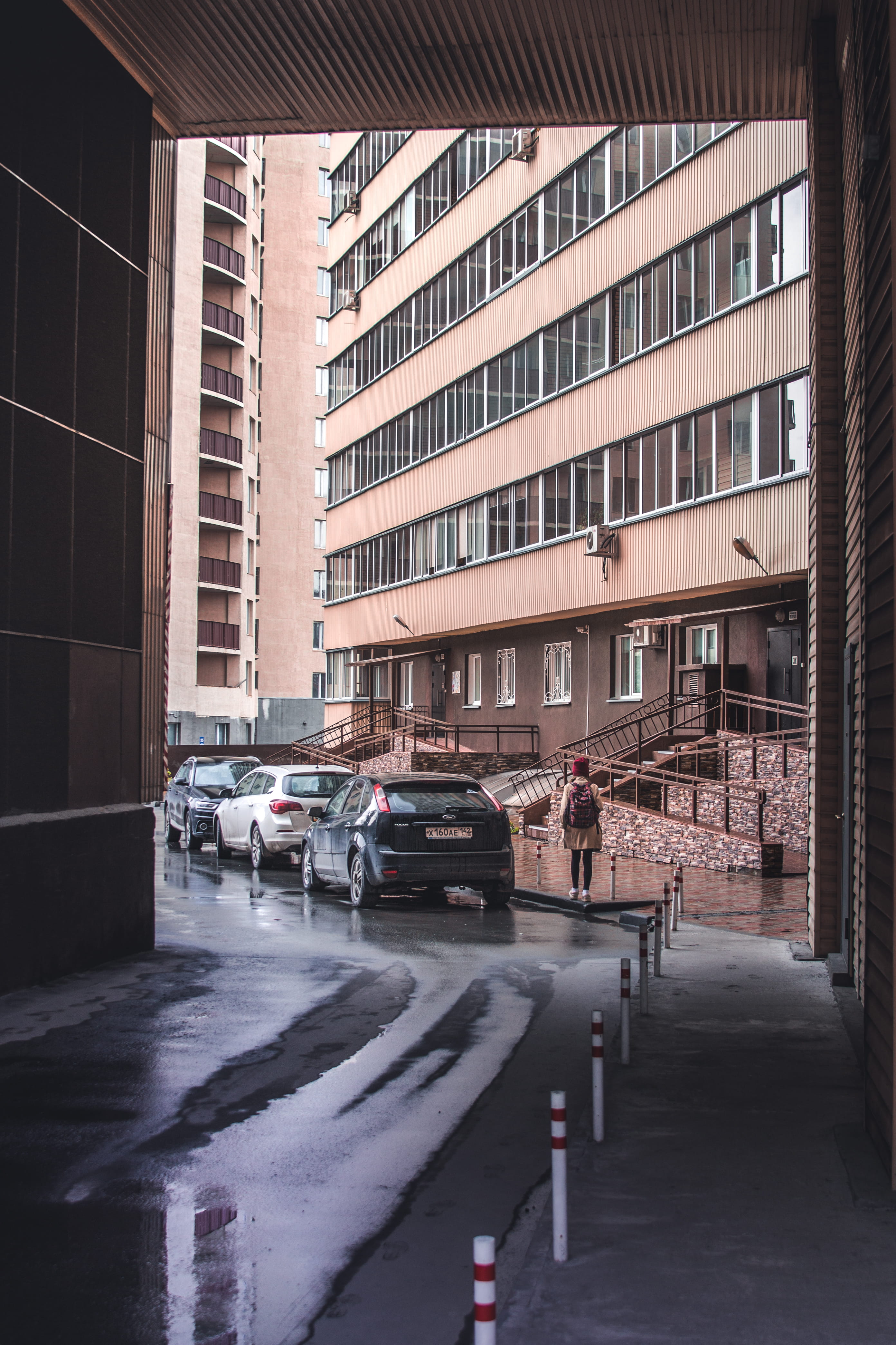 urban, vehicle, near, city, day, office building exterior, parking lot, black, nature, mode of transportation, russia, parking, street, person, daytime, Phone HD Wallpaper