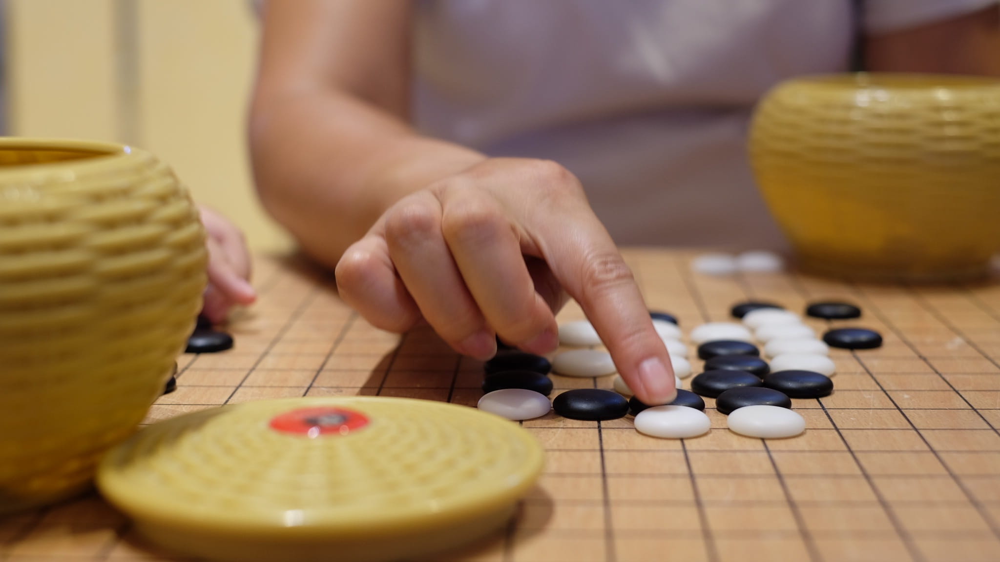 Backgammon, 1080P, relaxation, food, Play, music, adult, leisure activity, hand, indoors, table, holding, play chess, playing, human hand, Pieces, Chess, HD Wallpaper