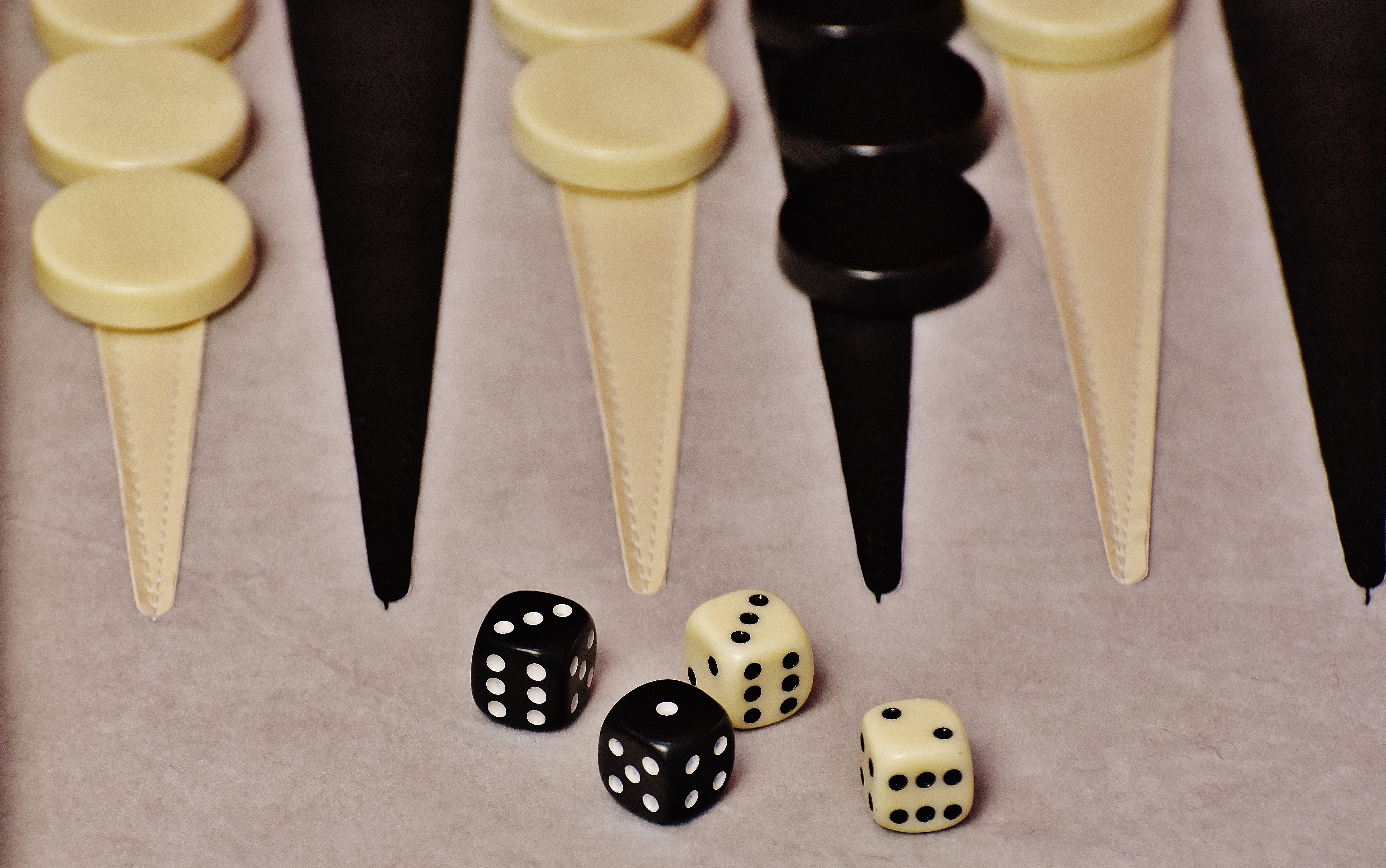 still life, backgammon, games suitcase, play, cube, dice, high angle view, arts culture and entertainment, medium group of objects, relaxation, directly above, HD Wallpaper