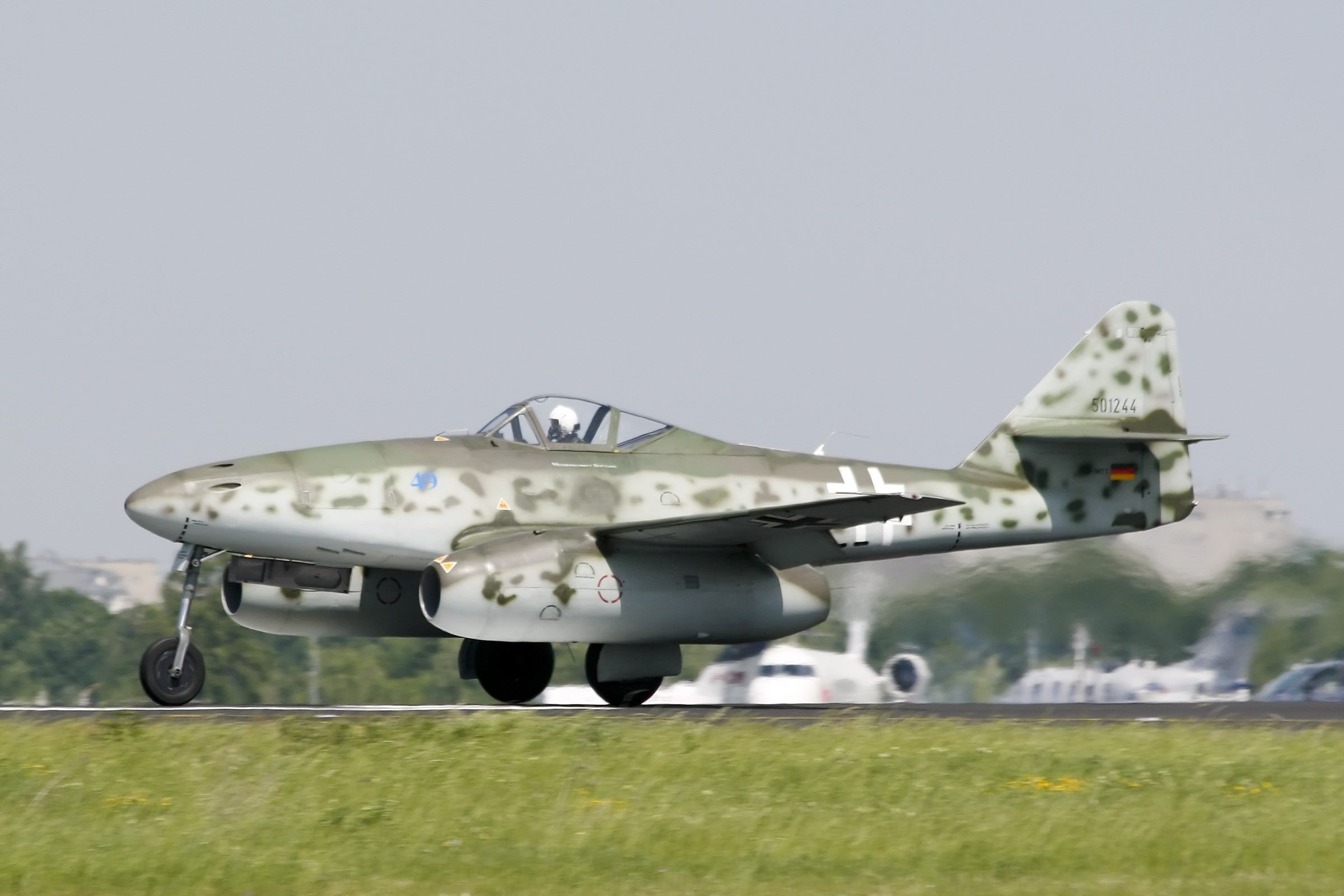 single object, military airplane, side view, plane, transportation, sky, military, 1080P, grass, outdoors, flying, army, air vehicle, nature, no people, HD Wallpaper
